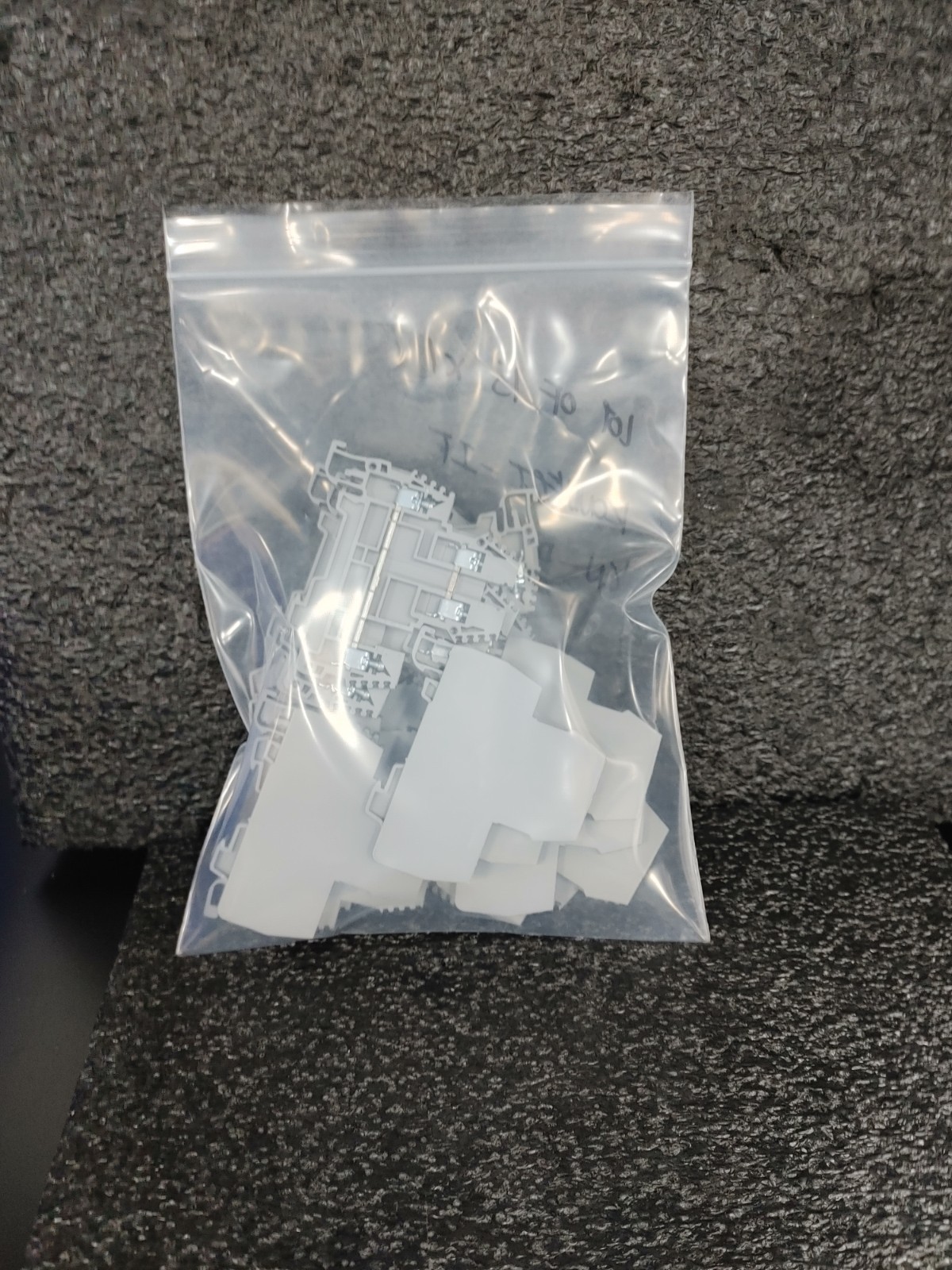 Lot of 15 KONNECT IT KN-D12 Grey 300V 20A DIN Rail Terminal Block