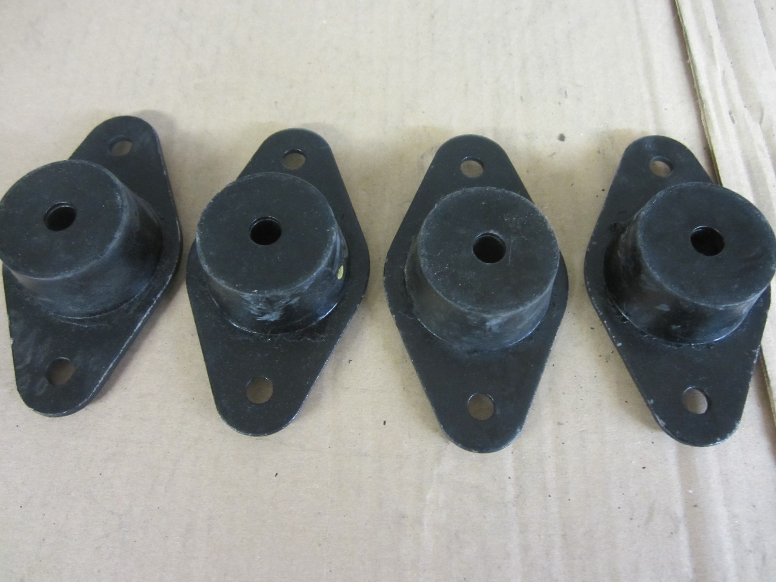 EBCO 4280 055 VIBRATION ISOLATION MOUNT LOT OF 4 4280055