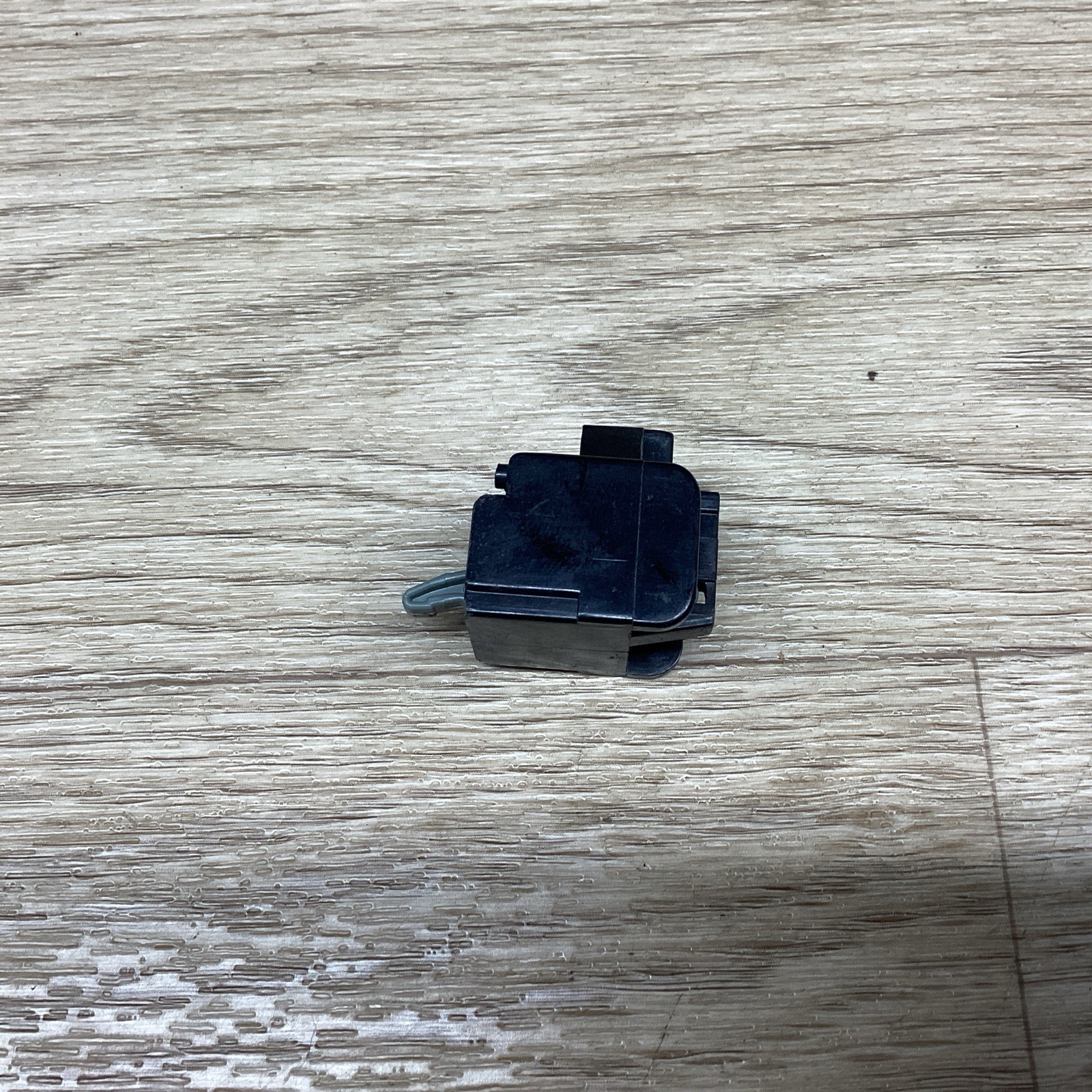 ALLEN BRADLEY SIZE 0-5 1495-F1 AUXILIARY CONTACT MISSING SCREWS #819PT147*CO