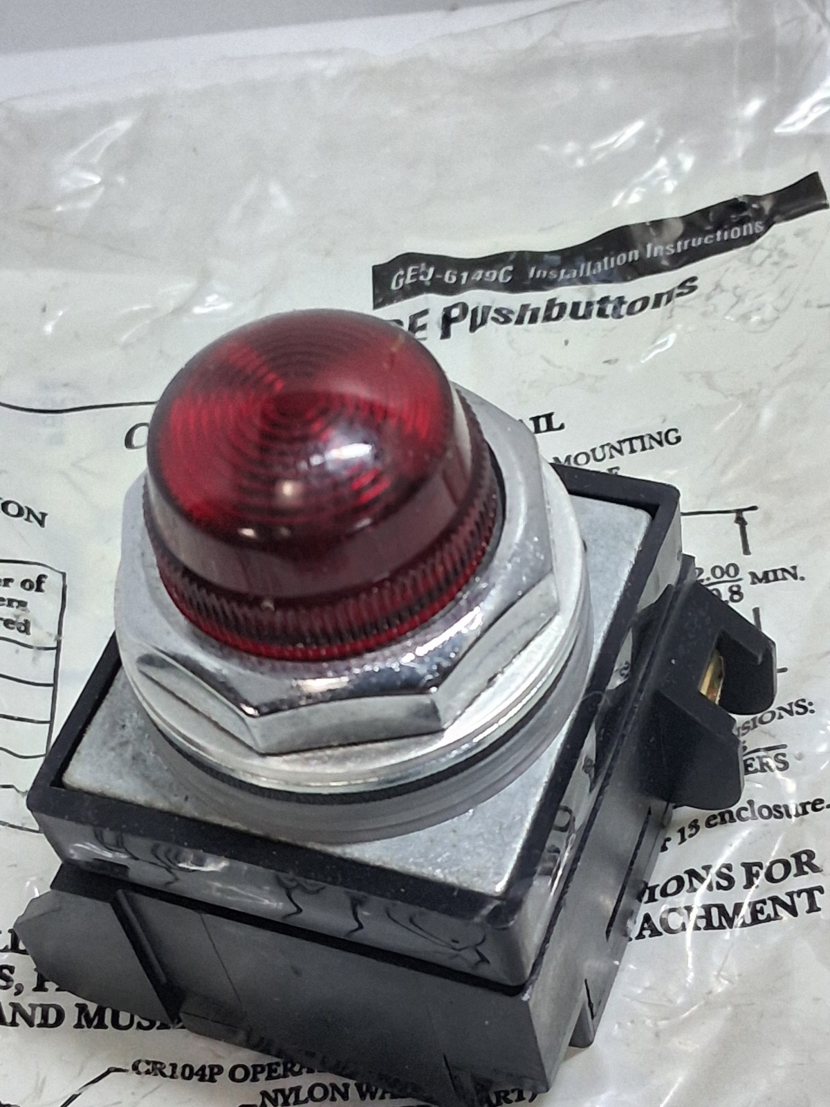 GE CR104PLG22R INDICATOR LIGHT RED FULL VOLT 120V SERIES A NIB