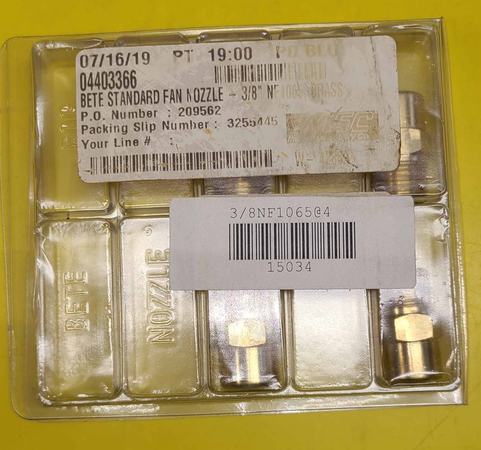 (Lot of 4) Bete 3/8NF1065@4 Brass Fan Nozzle, 3/8″, 65° Angle (04403366)