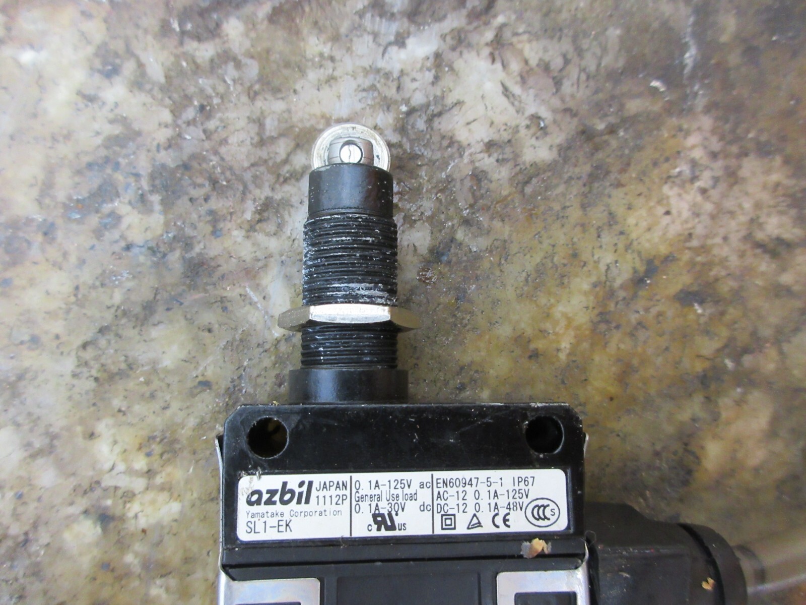 MAZAK 610 AZBIL SL1-EK 1112P EN60947-5-1 IP67 LIMIT SWITCH Y93 LOT OF 3 PIECES
