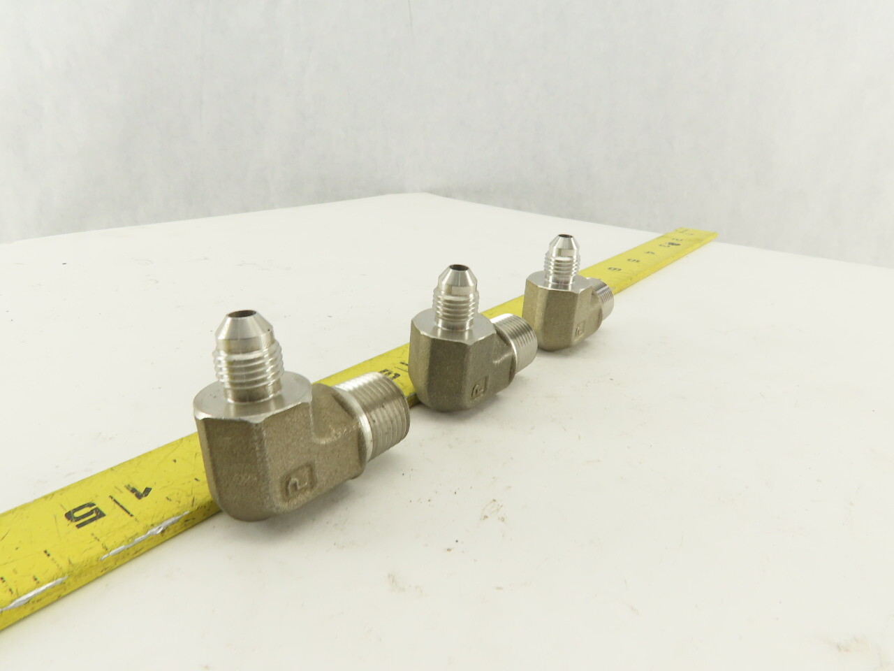 Parker 4-6CTX-SS 316 Stainless 37° Flare Tube 90° Elbow -4 JIC x 3/8″ NPT Lot/