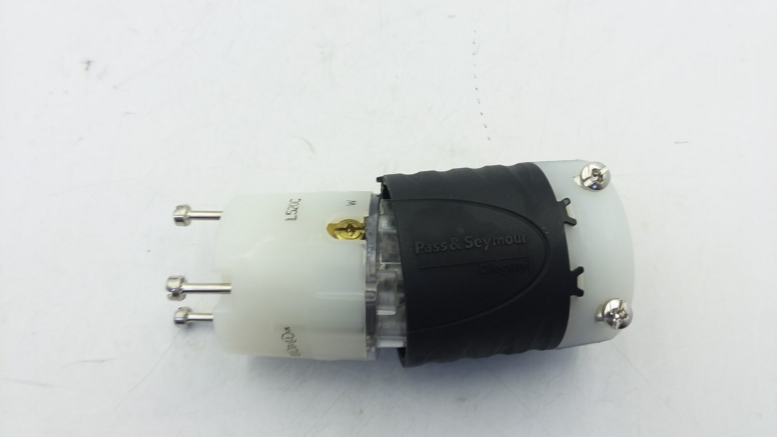 LEGRAND L520-C CONNECTOR 20AMP 125V 3 WIRE TURNLOK NEMA L520 NIB