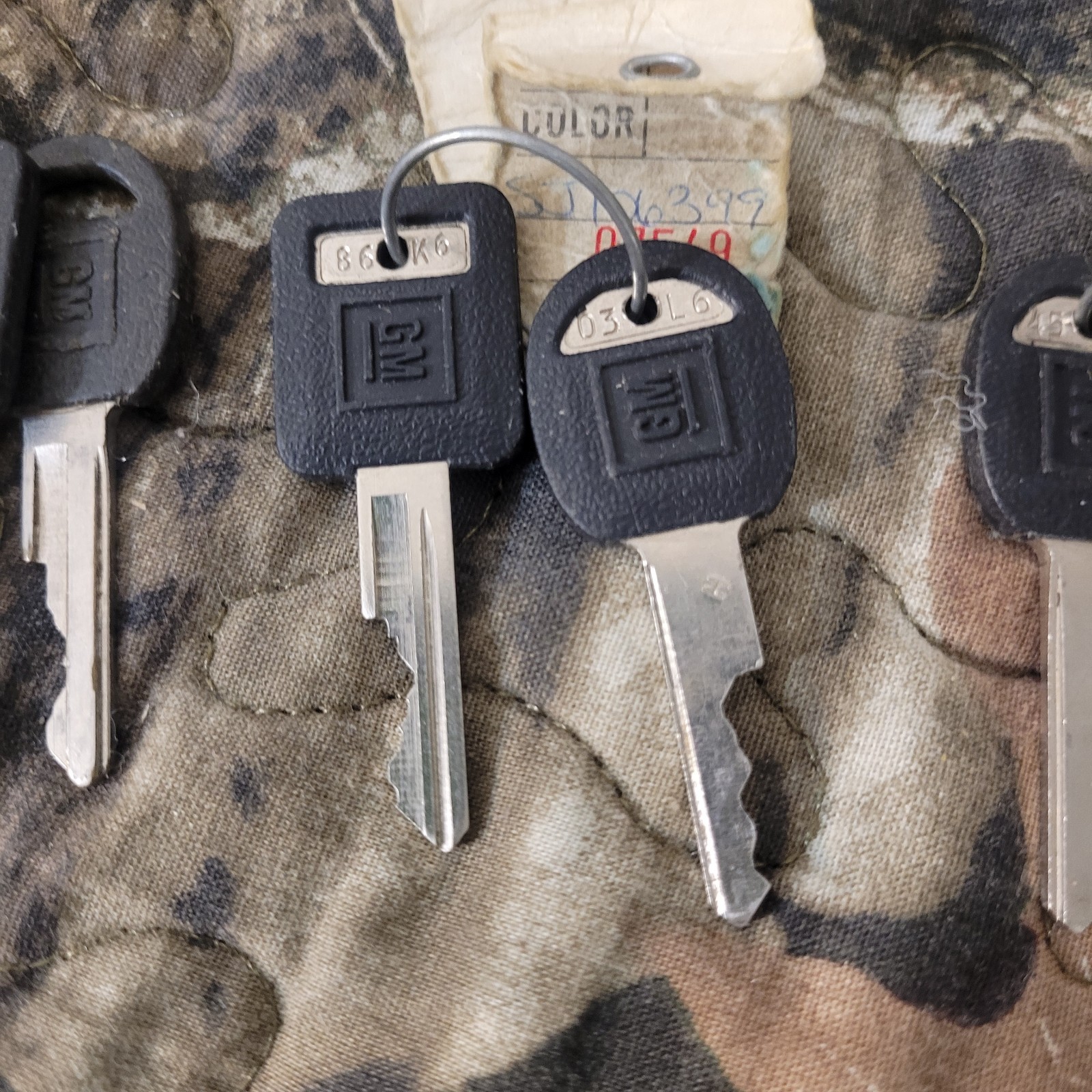 90s Gmc Keys Lot Rubber Plastic Coat Round Square Antique Retro Automotive Truck