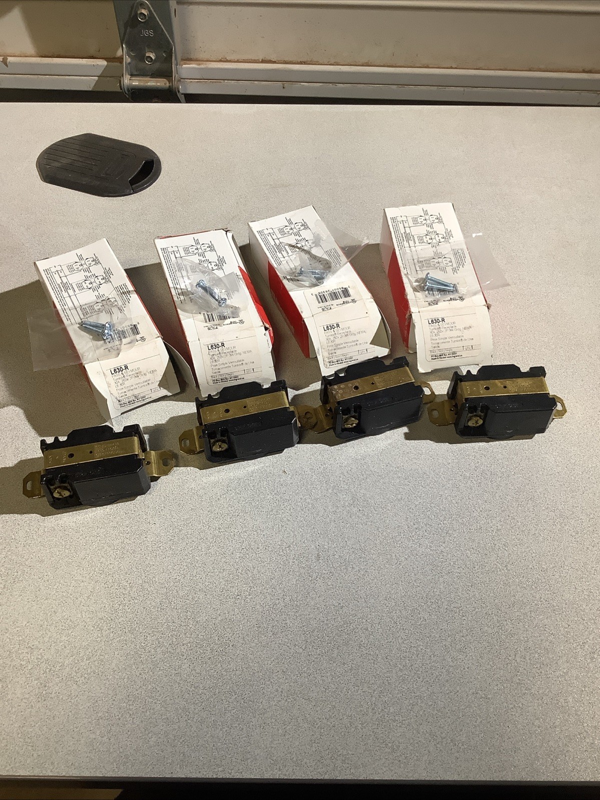 Legrand L630-R Turn Lok Receptacle – Lot of 4 – New OLD STOCK