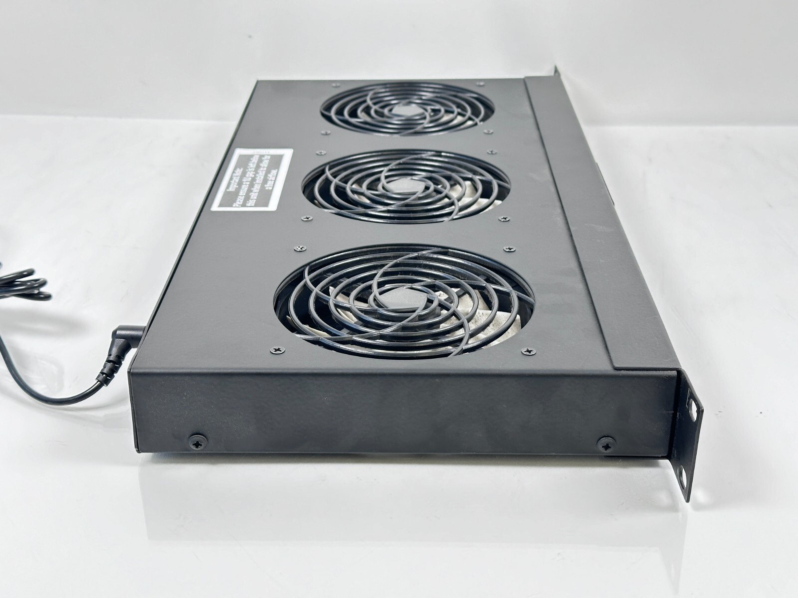 Penn Elcom Thermostatically Controlled Quiet Rack Fan Tray (Celsius) FT01Q-DTC