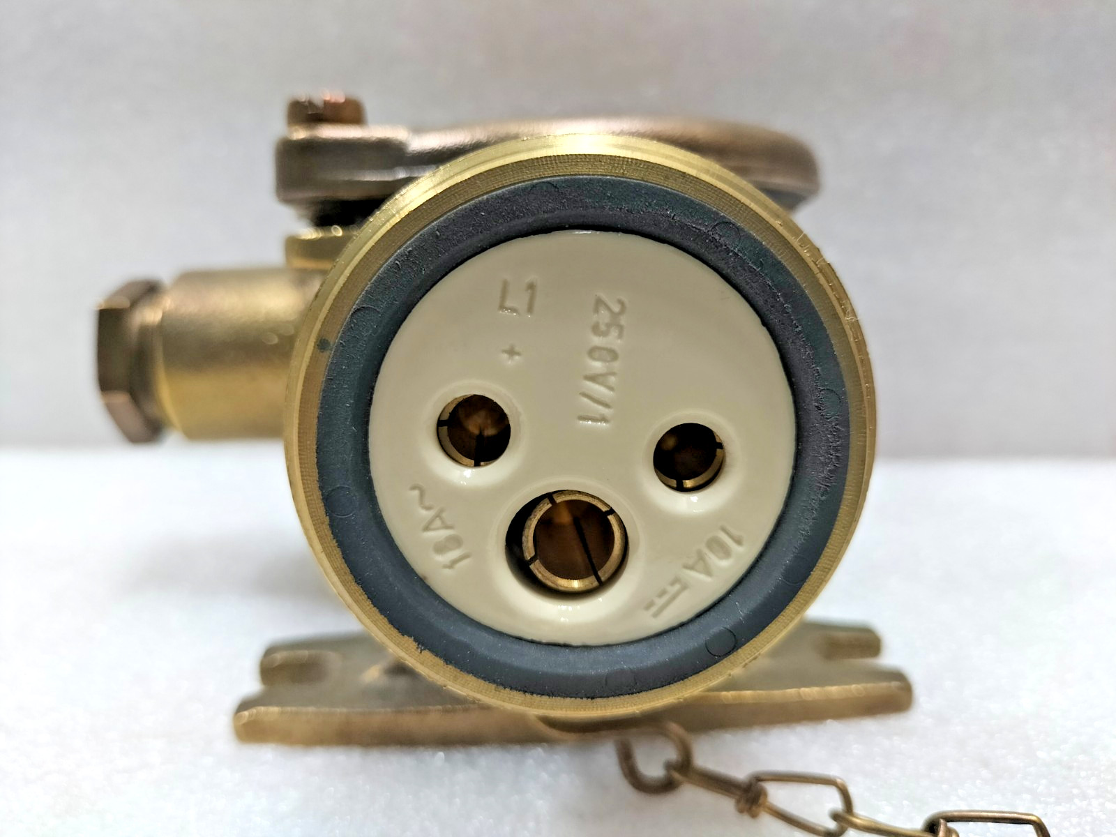 WISKA BRASS HNA SOCKET 250V 16A IP56