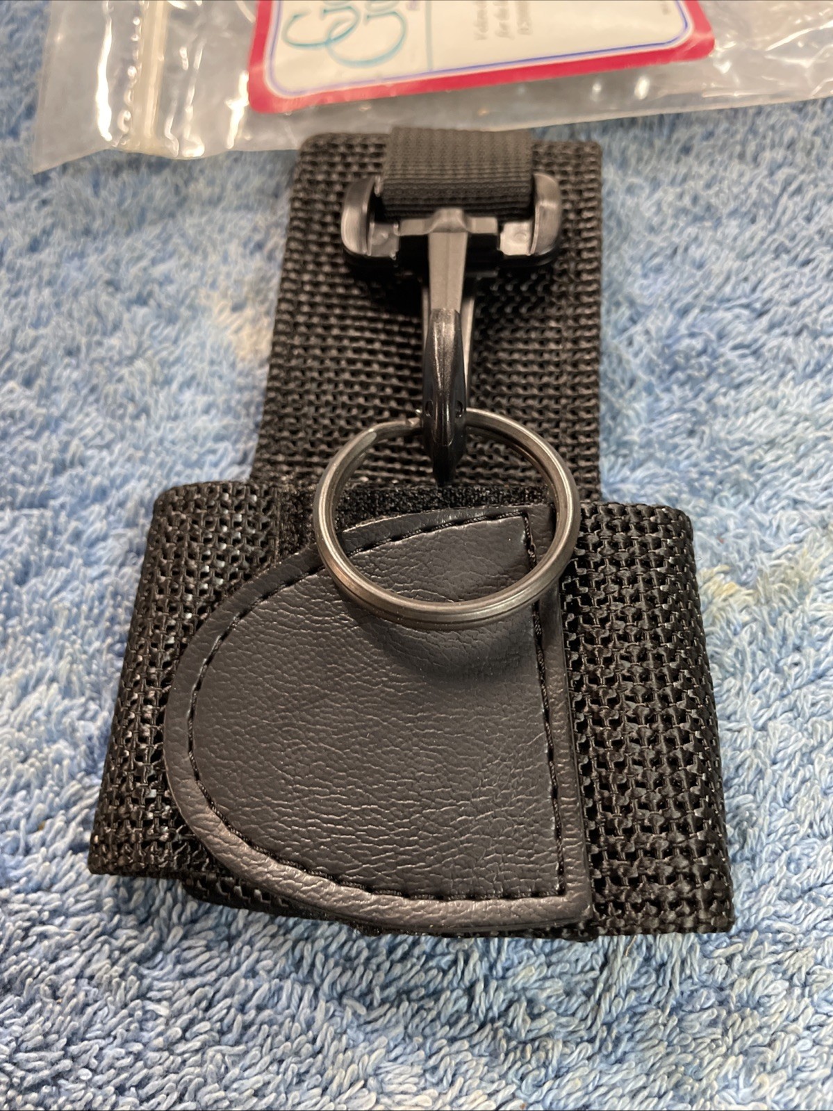 Gould & Goodrich B2069 Silent Key Holder Place on Belt. New Old Stock