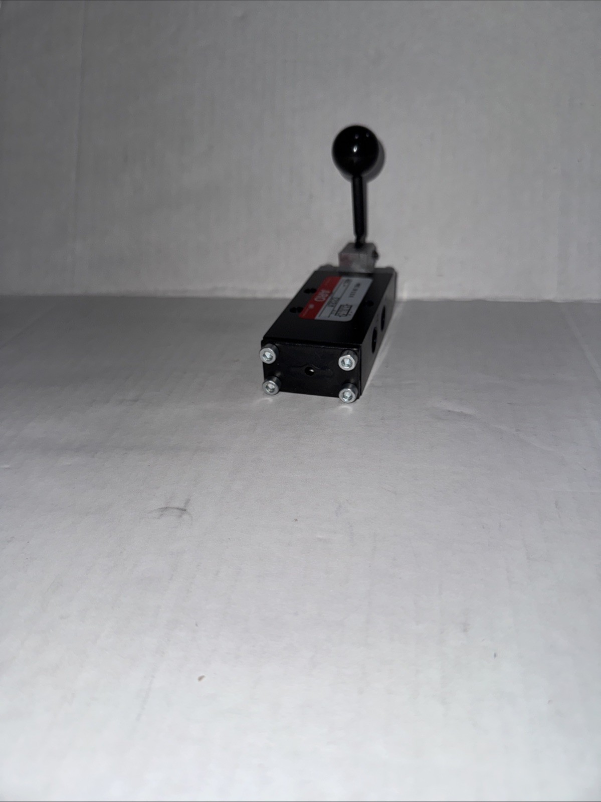 ARO E212LM Manual Air Control Valve, Lever, Black 2G515