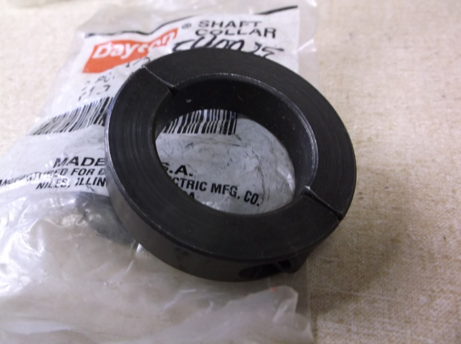 NEW Dayton 1L706 540025 Shaft Collar 1-1/2″ Bore 2 pc Clamp Style *FREE SHIP*