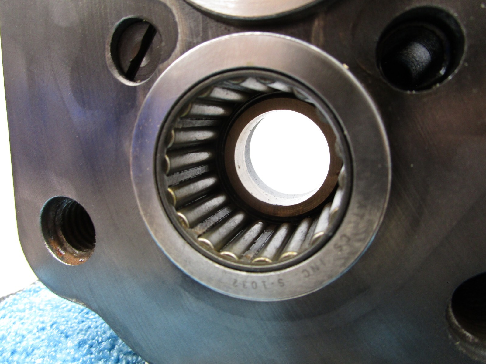 LYNCH Hydraulic Pump Tapered Bearing Front Cover Housing 2-Bolt Flange UA-1686-3