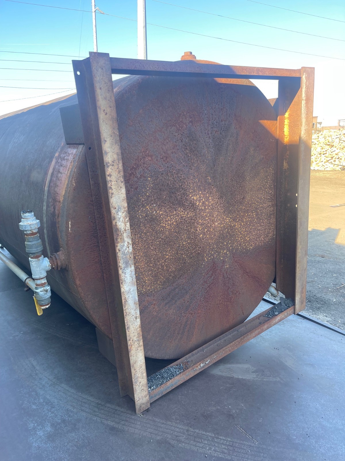 4000 Gal Vertical Liquid Storage Tank, Tank Dia: 7’, Tank H: 14’, Base: 80″x73″