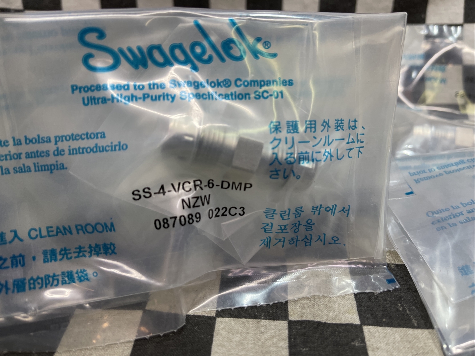 SWAGELOK SS-4-VCR-6-DMP, SS4VCR6DMP, Double Male Union Body 1/4″, LOT OF 4#132V8