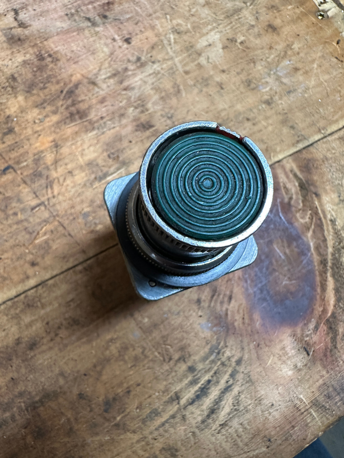 FUJI ELECTRIC AH25-F PUSHBUTTON MOMENTARY FLUSH ROUND HEAD GREEN 1 N.O.
