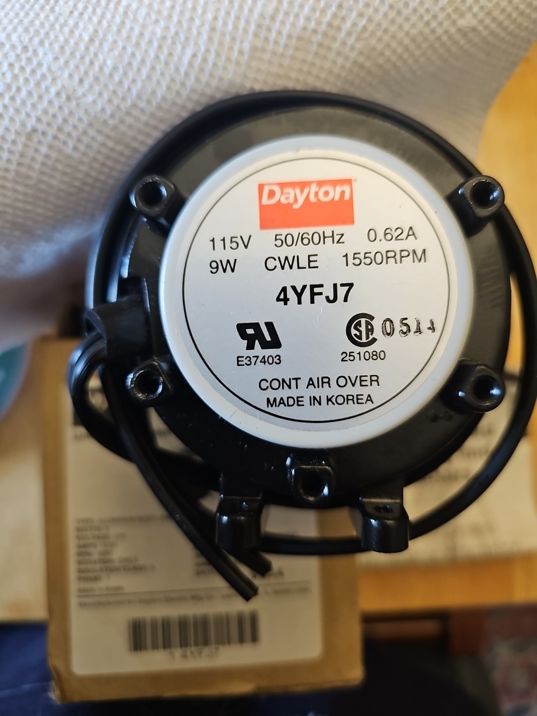 Dayton Unit Bearing Motor 1/83 HP, 1550 rpm 115V 9W .62A 50/60Hz Shaft:1/4×20