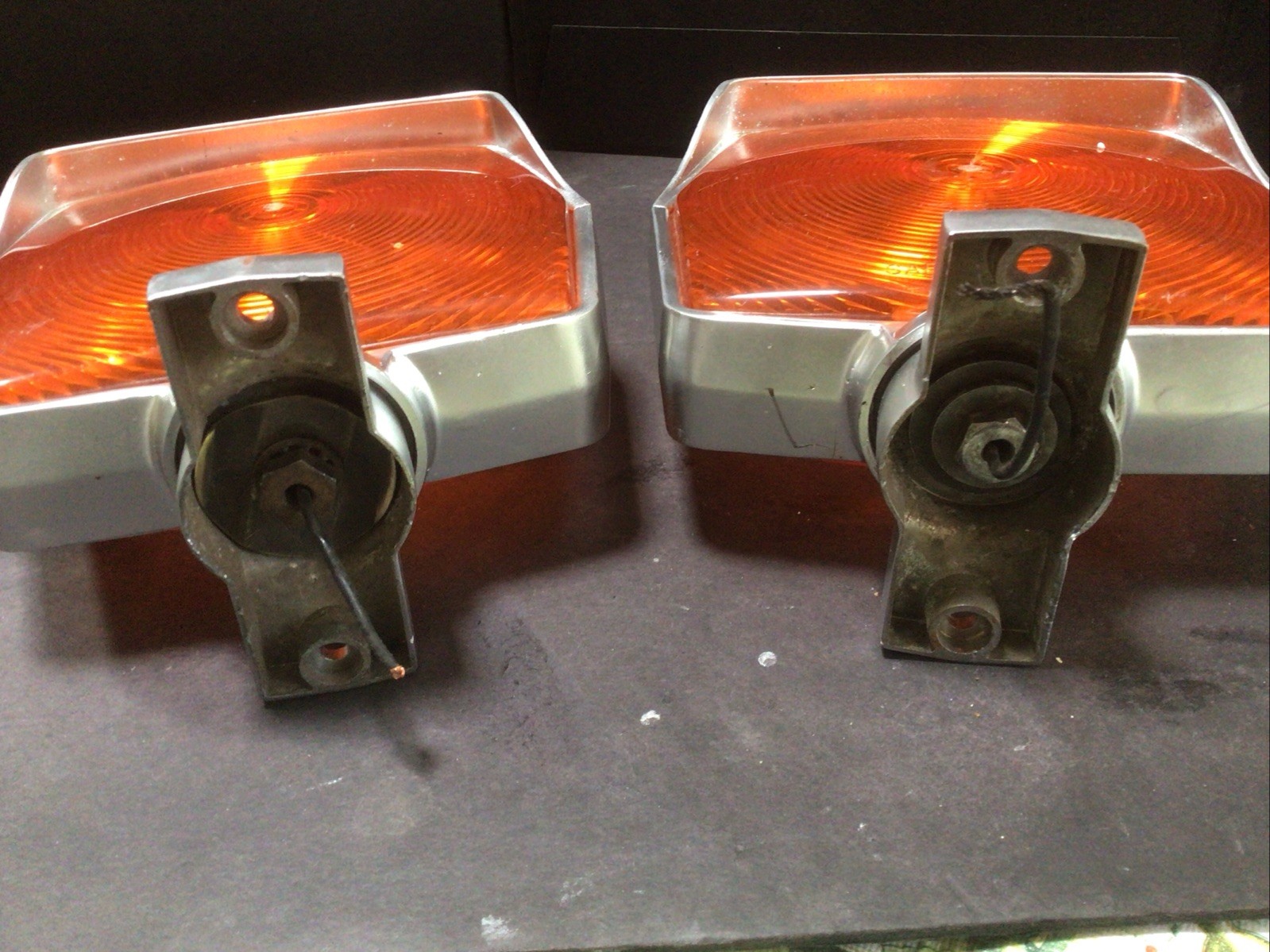 Arrow 506 Double Sided Pedestal Signal Lamp Amber/ Refurbished 506