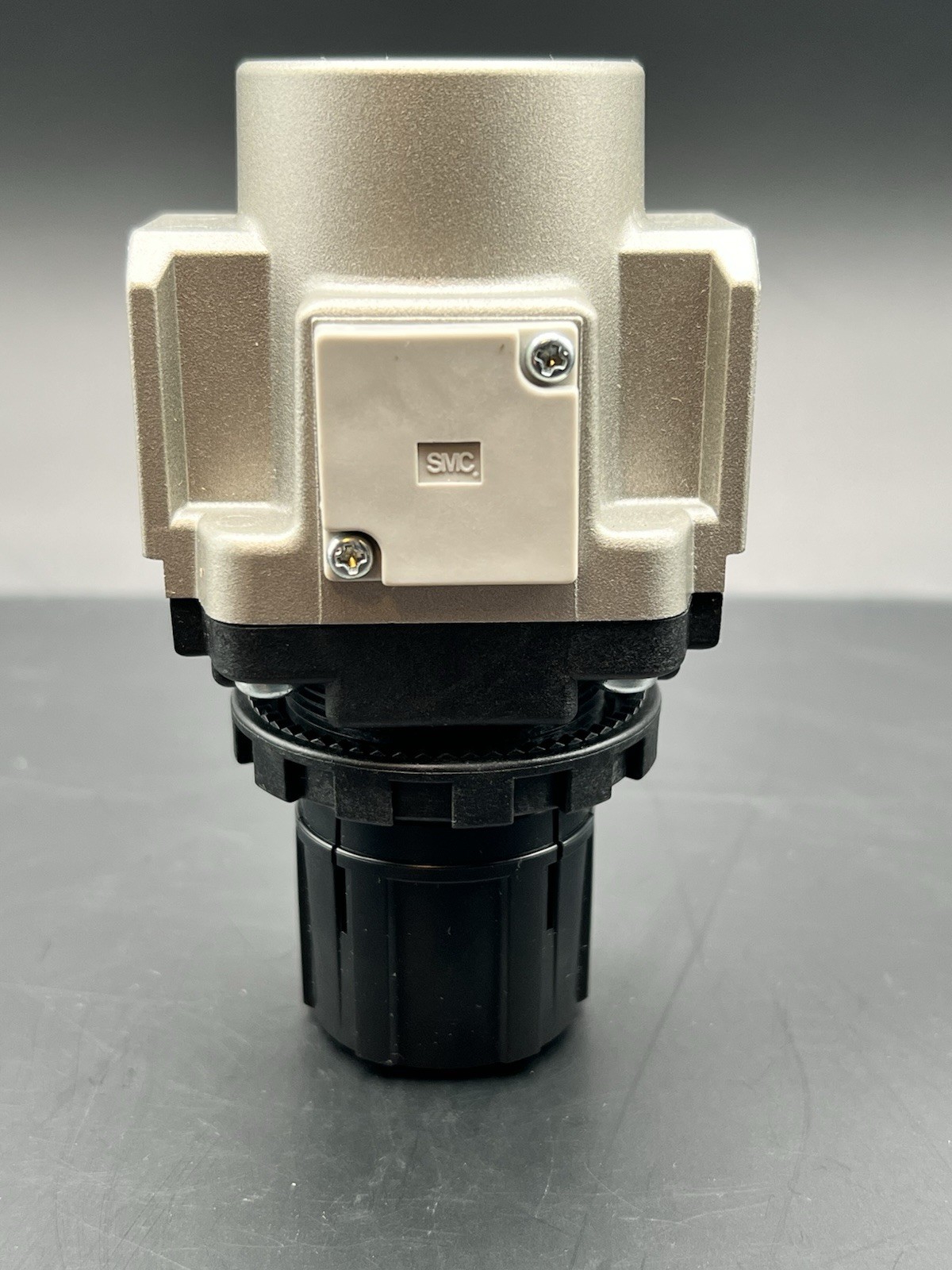 New-SMC AR40-N04-Z PNEUMATIC REGULATOR 7 VAC 125 PSI