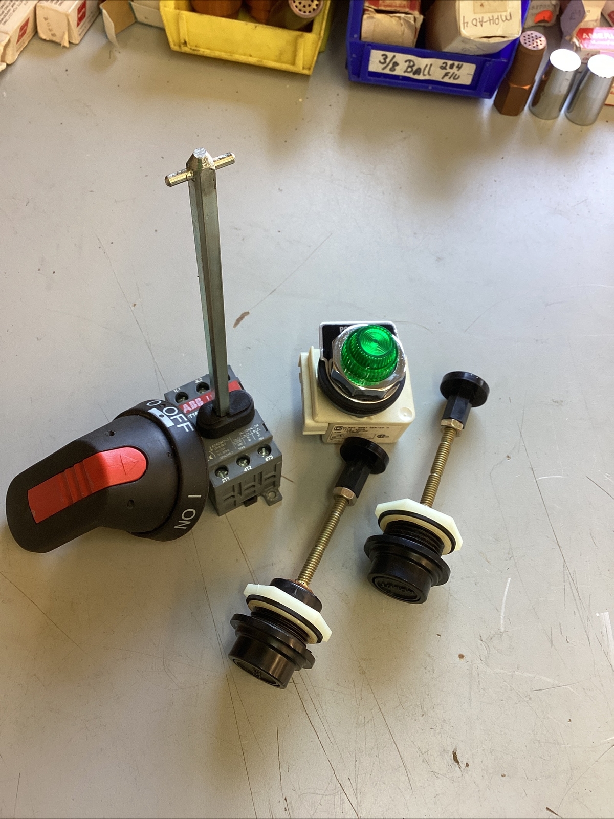 ABB OT16F3 DISCONNECT SWITCH 3-POLE 600V 50/60HZ 20A. &km38 SQ-D
