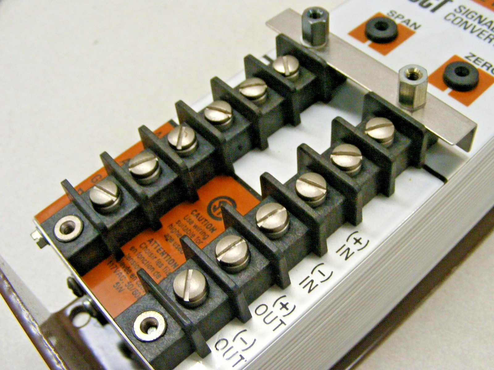 Moore Industries SCT Signal Converter SCT/0-5V/4-20MA/117AC (zz)