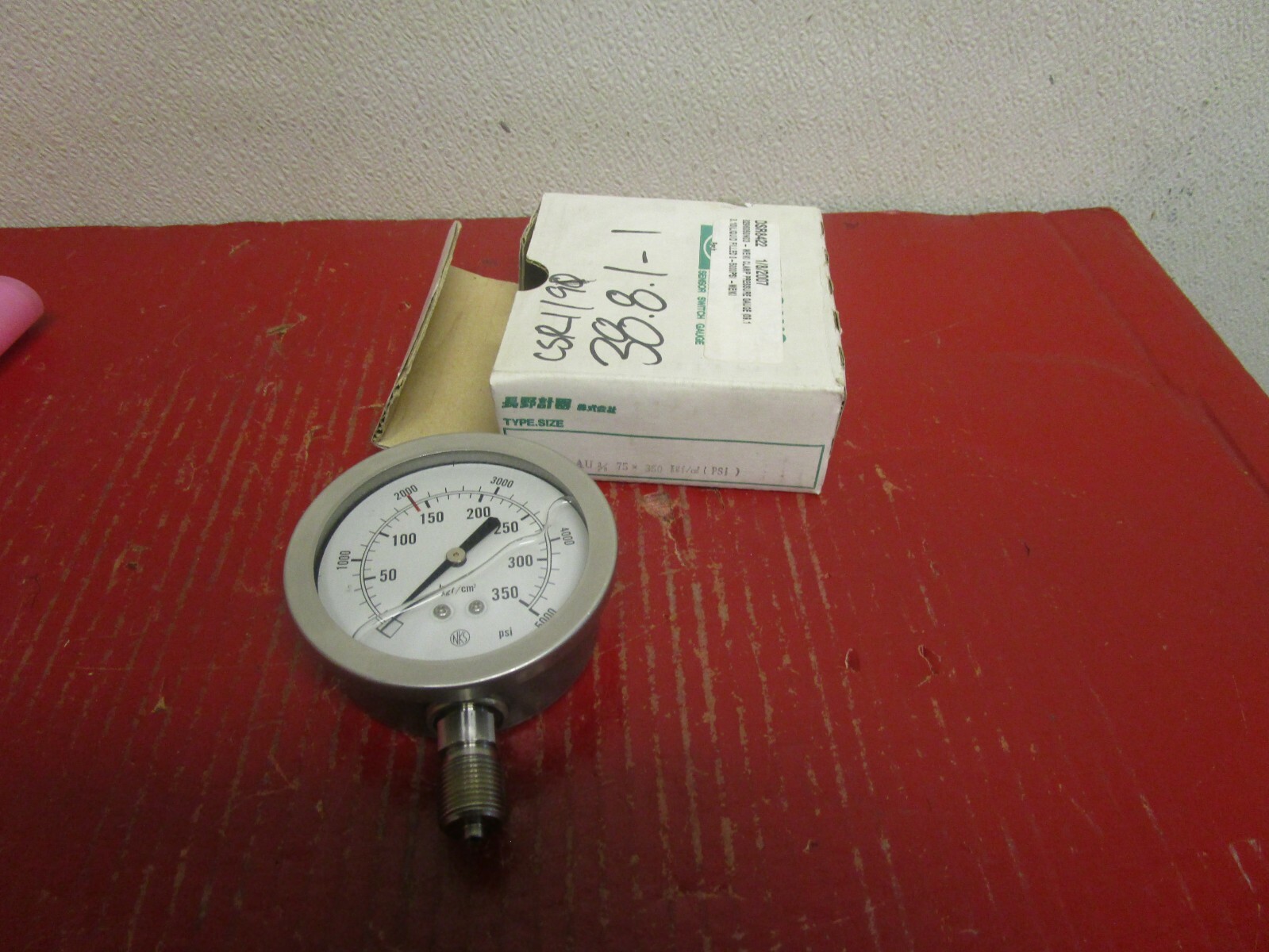 NEW NKS 3-1/2″ LIQUID FILLED PRESSURE GAUGE AU 3/8 75x 350KGF/CM2 0-5000 PSI