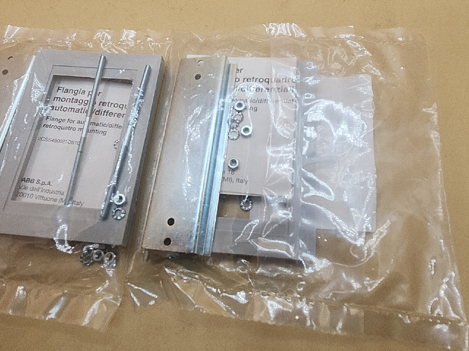 ABB ME4 Flange for rear board fixing IP 40 – 4 Modules DIN Rail Breaker Mount