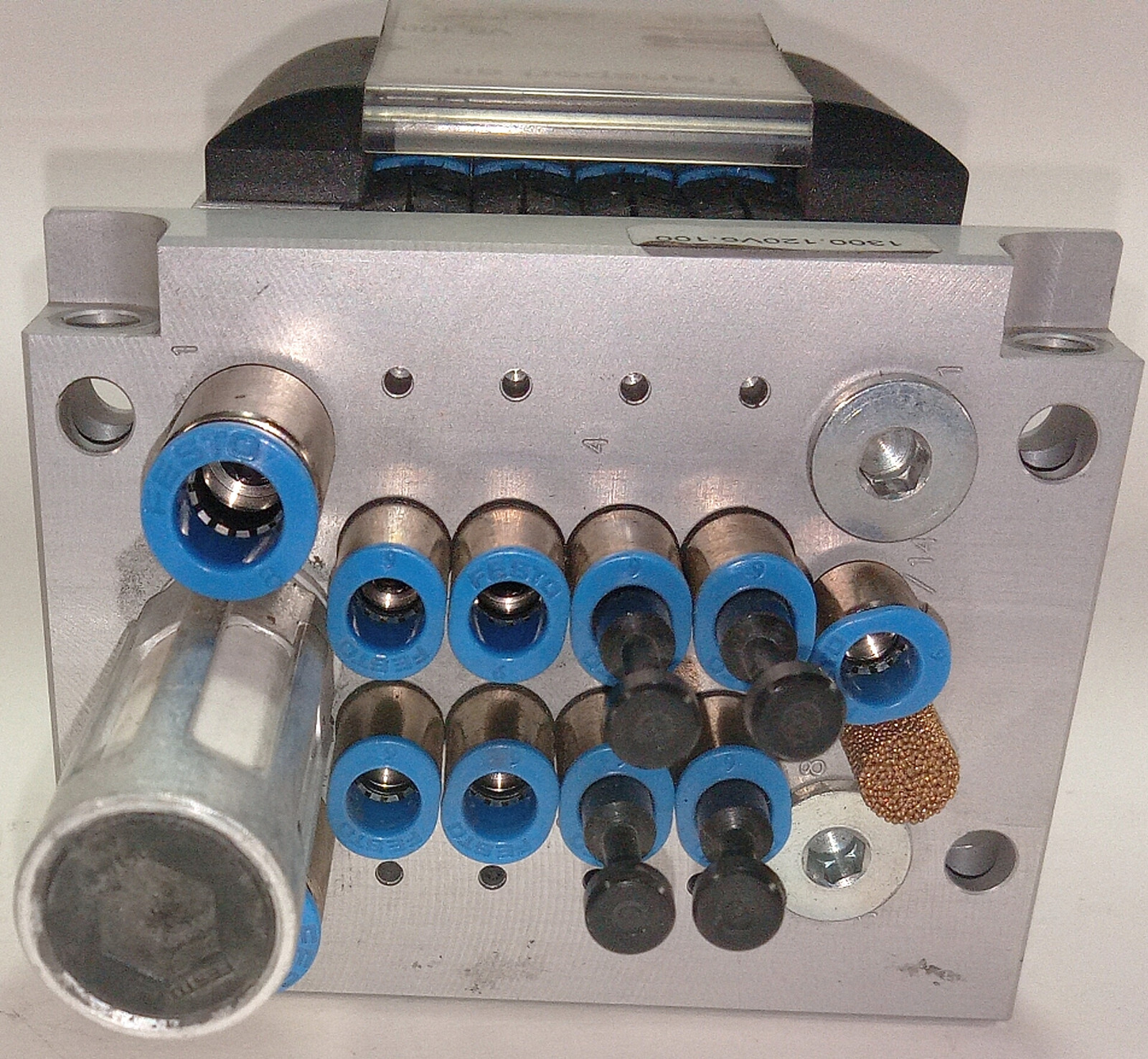 1 USED FESTO CPV10 4 SLOT MANIFOLD & CPV10-GE-FB-4 VALVE ASSEMBLY **MAKE OFFER**