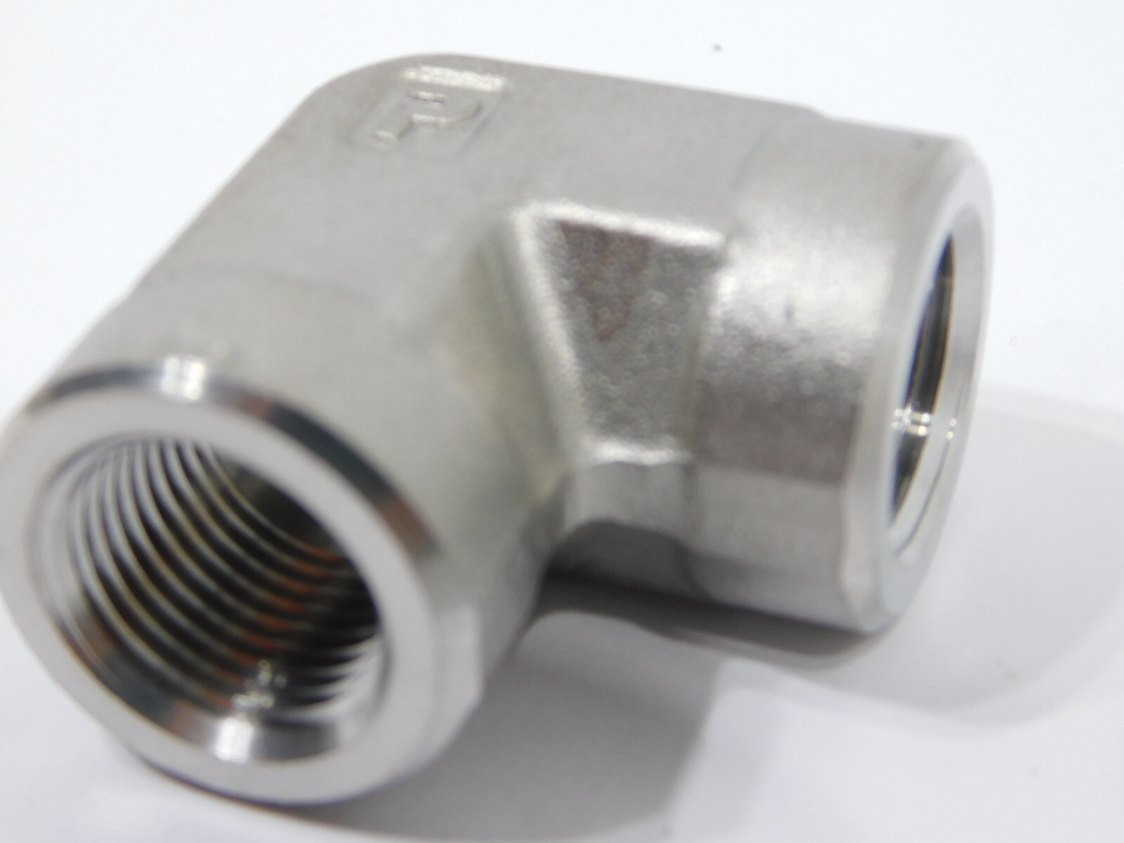 AMAT Applied Materials 3300-01727 3/8″ x 3/8″ FxF NPT 90 Elbow 316 SS