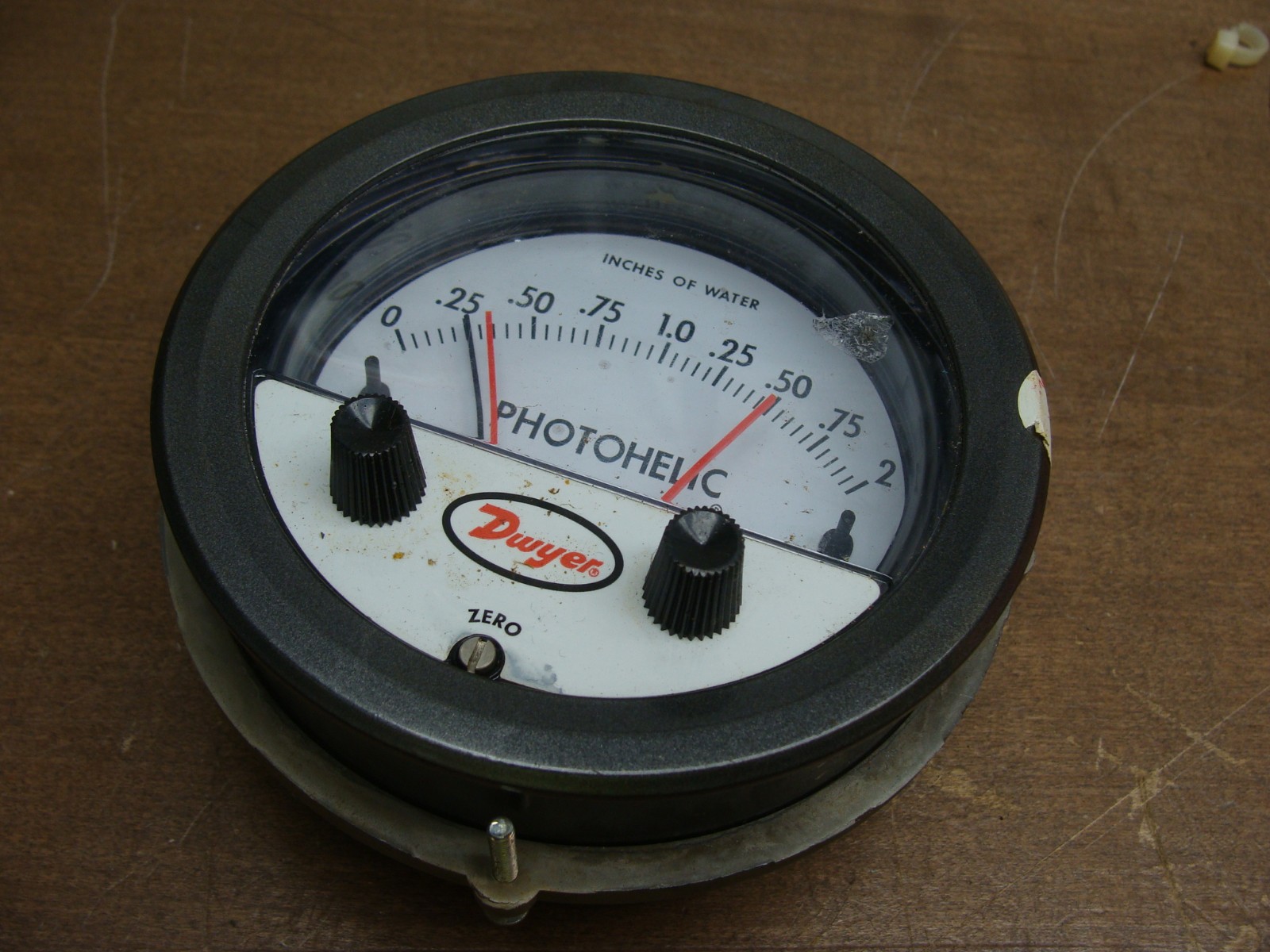 DWYER PHOTOHELIC SERIES 3000MR COMPACT DIFFERENTIAL PRESSURE GAUGE 0-2 IN WATER