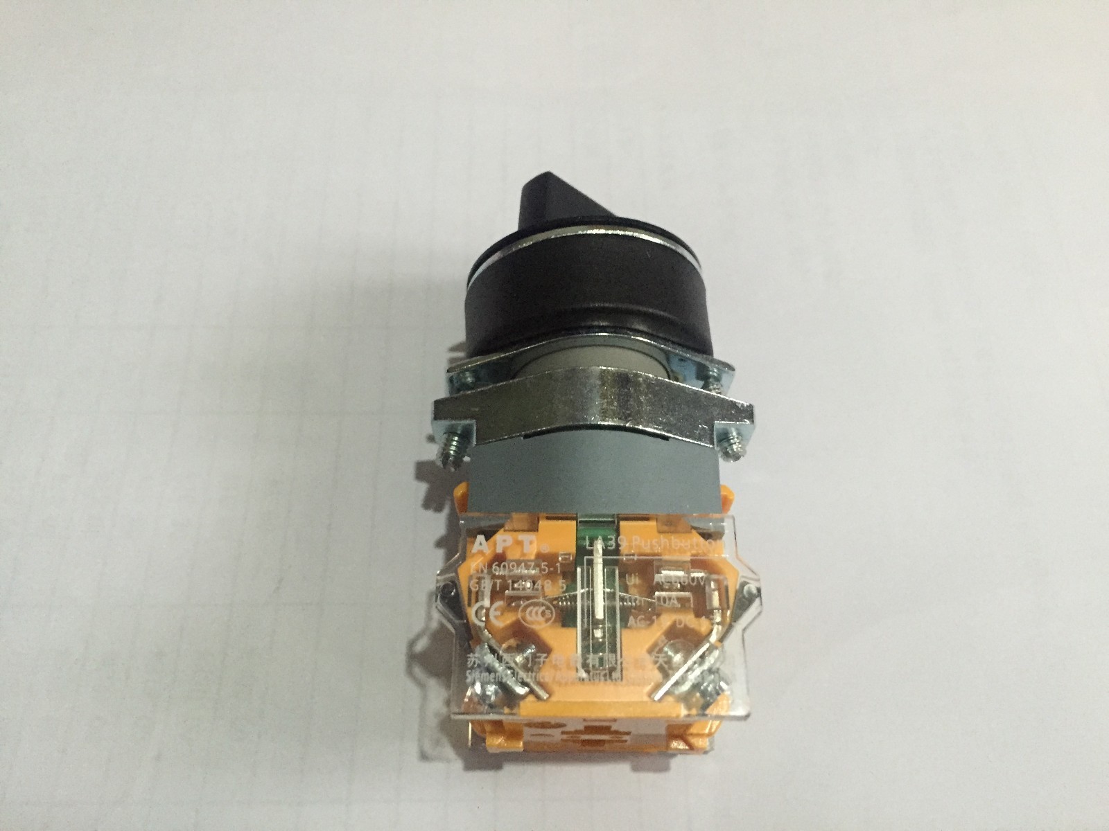 1pc New Siemens (APT) 30mm two-position selector switch LA39C1-11X/K