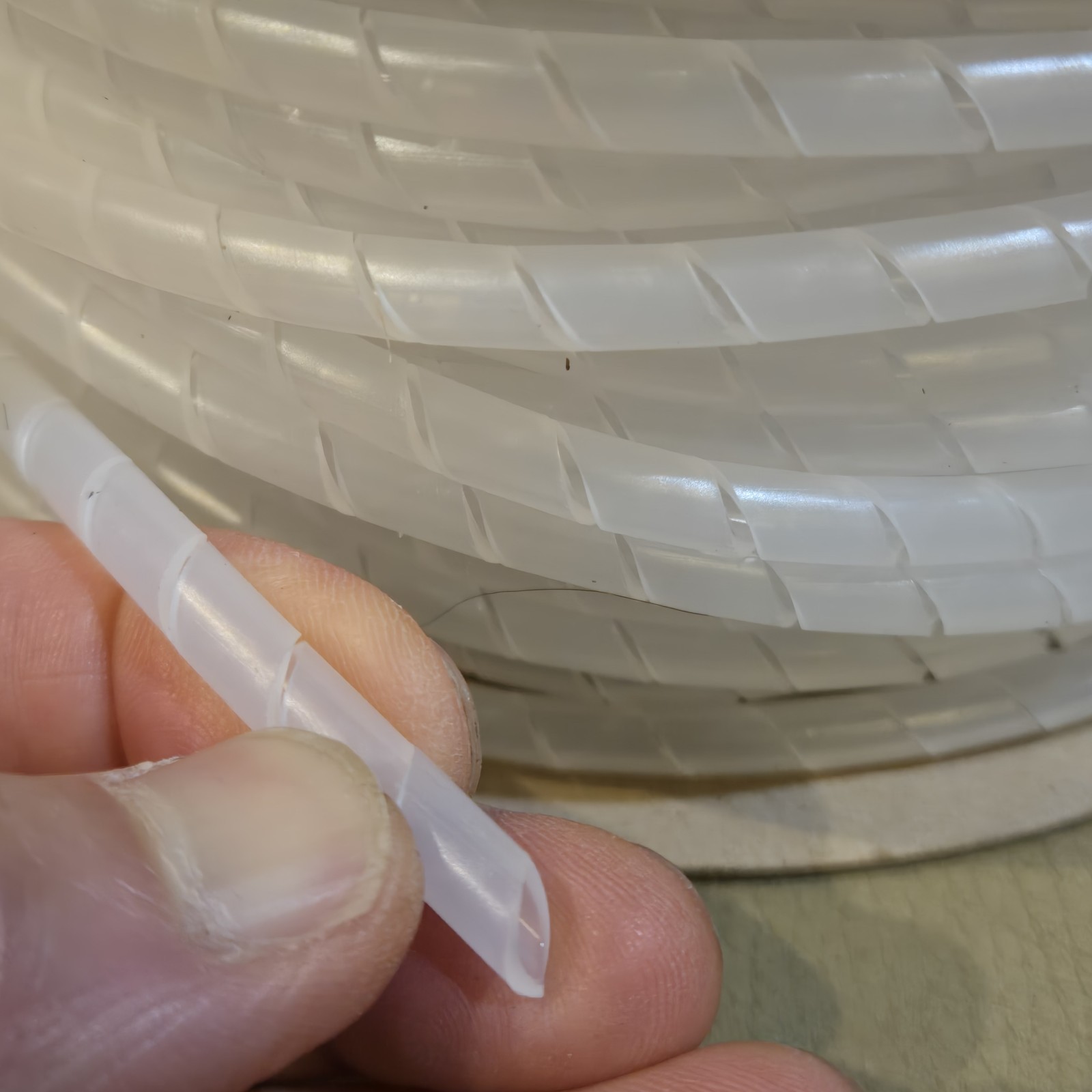 THOMAS & BETTS Clear Spiral Wrap SRPE-250F-9-C – 100 Ft Roll