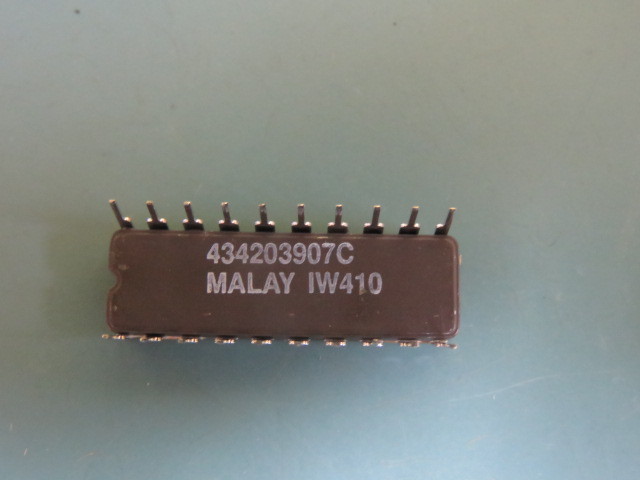INTEL D2913 Qty of 4 per Lot V(cc/in/out): -0.3 to +15V 1.35W combined single-c