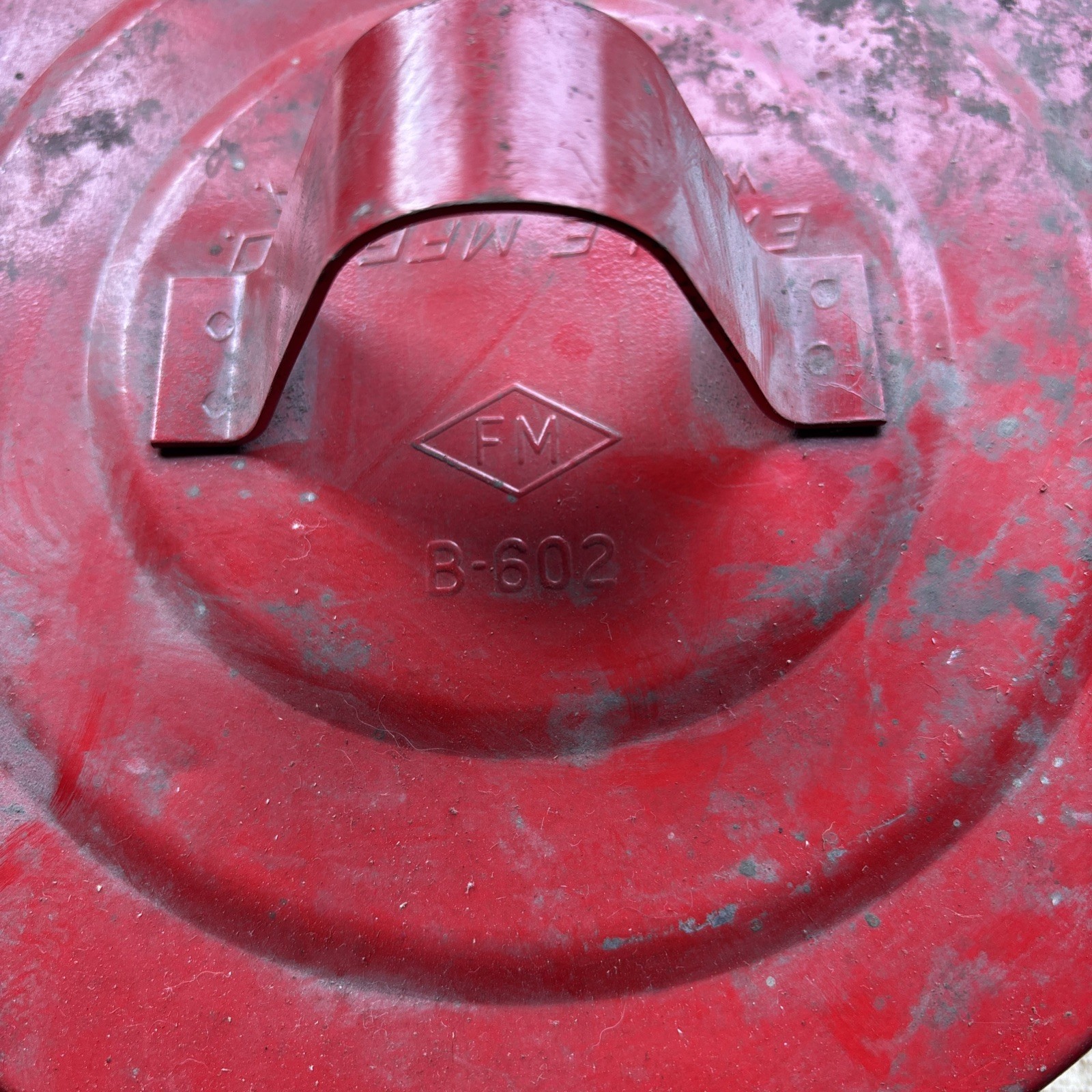 Eagle Mfg B602 Bench Can, 1/2 Gal., Galvanized Steel, Red