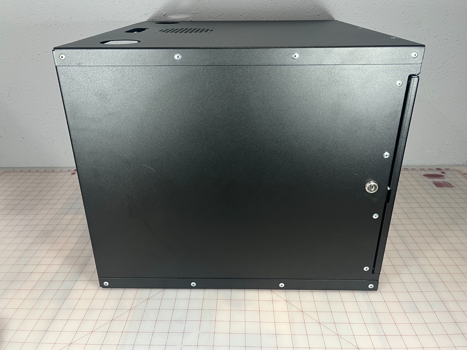 Kendall Howard 1915-3-100-08 Security Wall Rack Enclosure