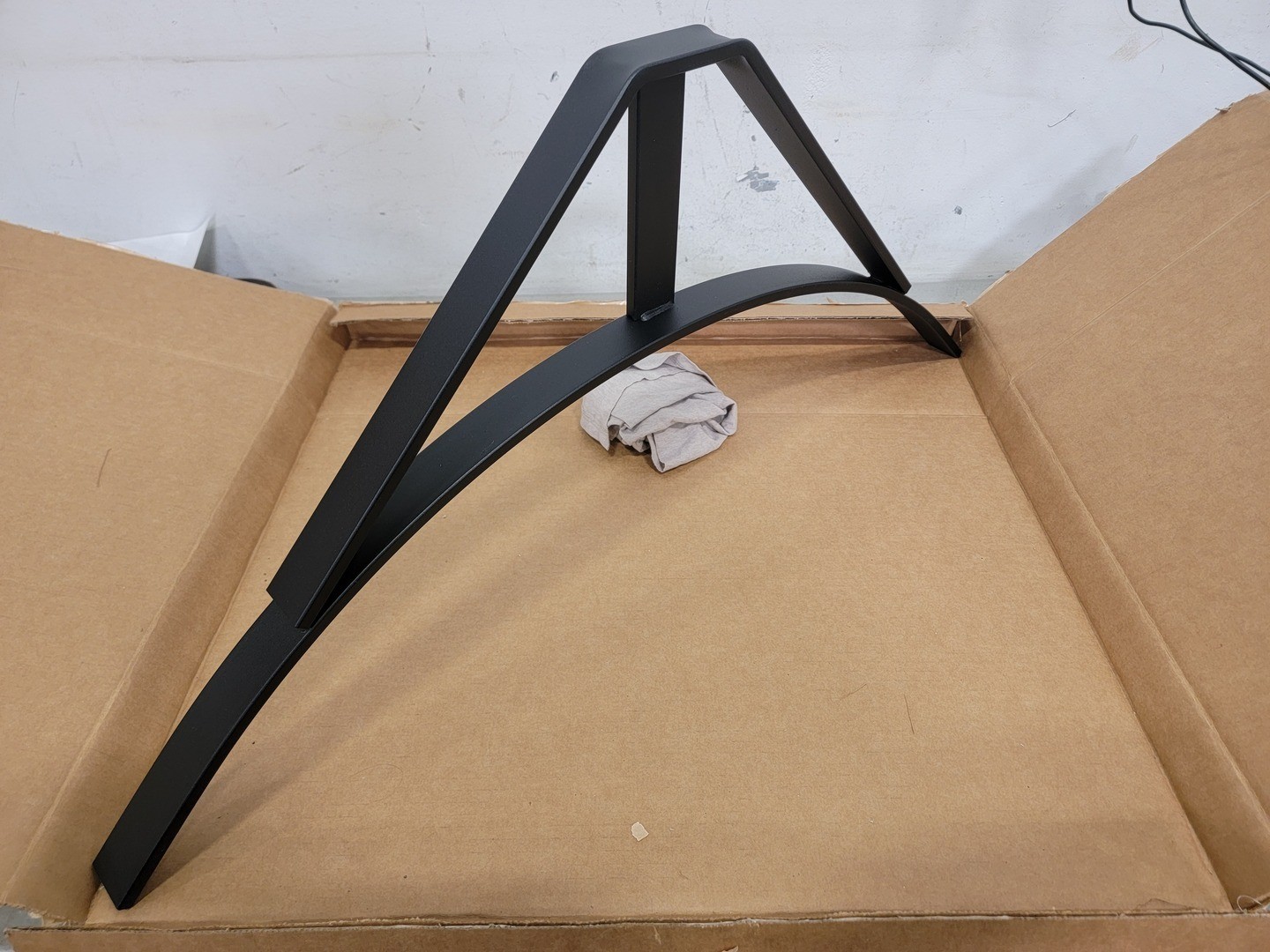 SURPLUS NEW CHATSWORTH PRODUCTS 11959-724 24″ Corner Bracket Black , CM