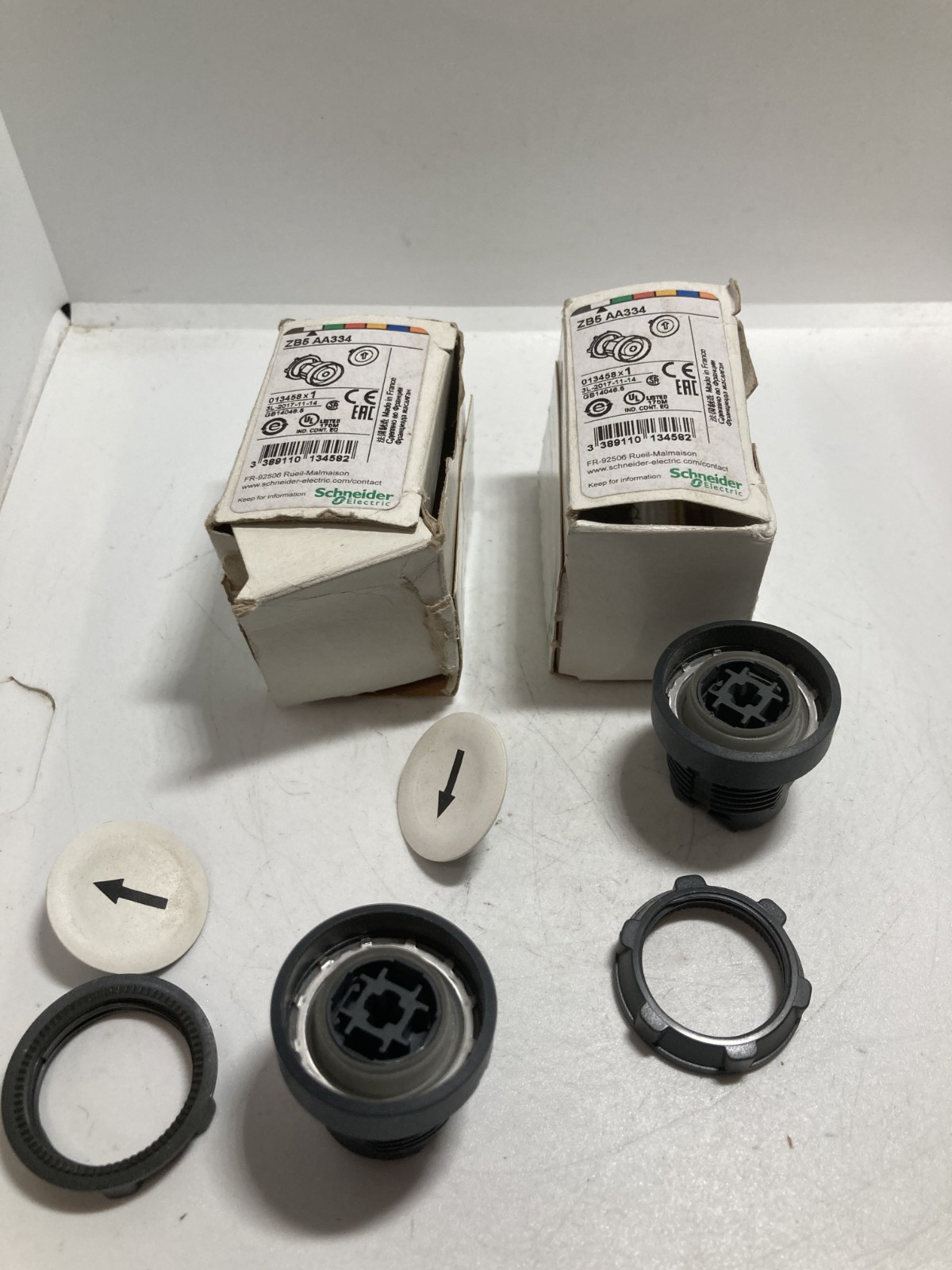 SCHNEIDER ZB5-AA334 PUSHBUTTON OPERATOR W/ARROW FLUSH (LOT OF 2) NIB