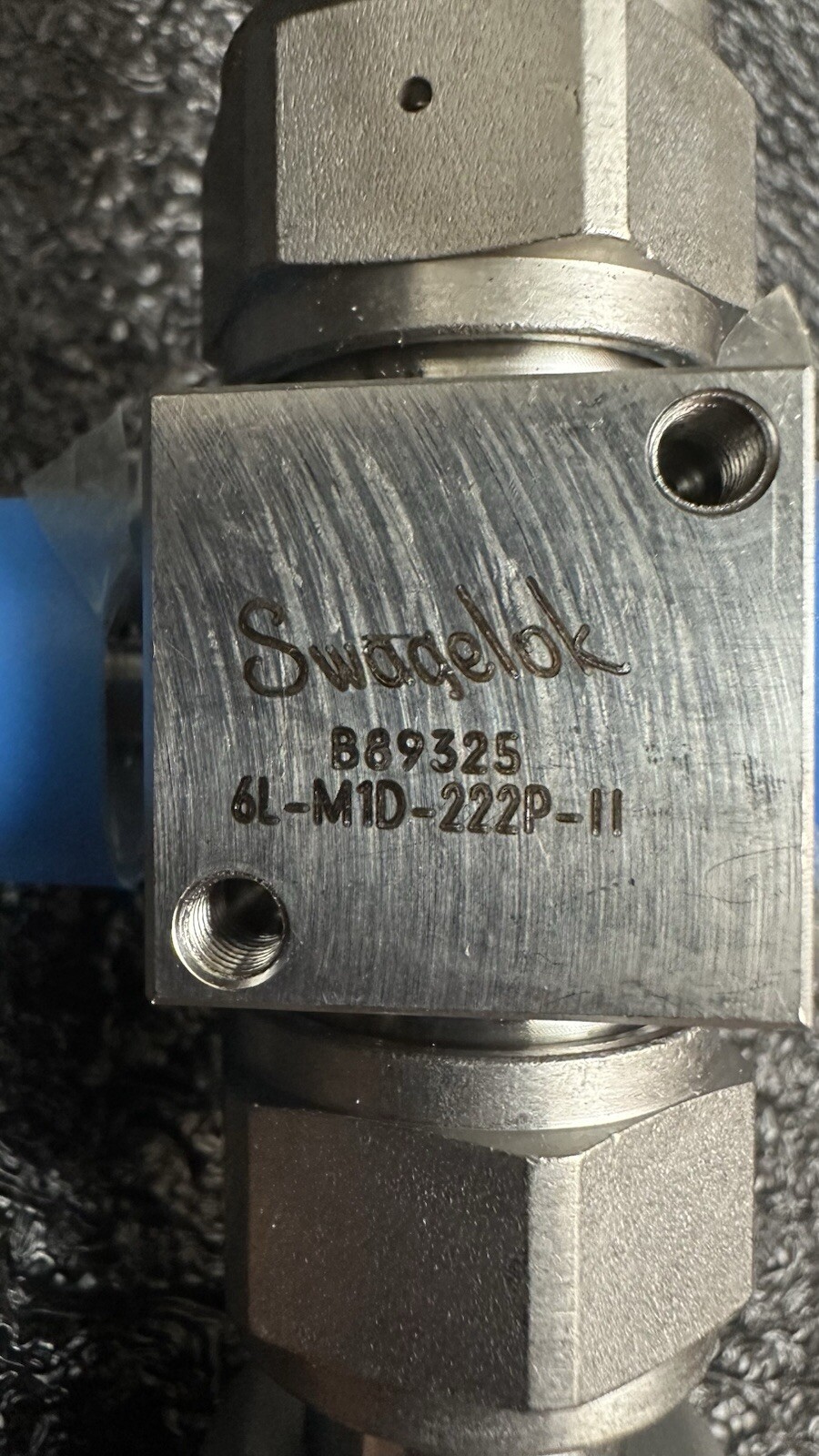 Swagelok 6L-M1D-222P-11 High Purity 2- Bellows Air Vavle 3-port Manifold 1/4″