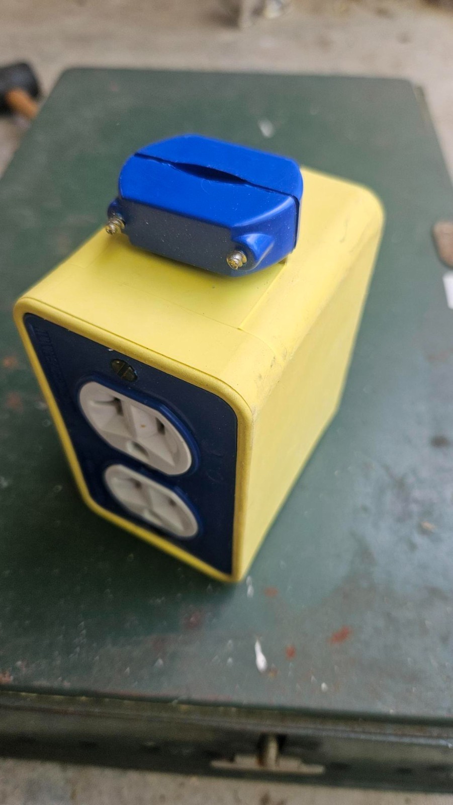 Ericson Multiple Outlet Box Receptacle Outlet 6000 Series with 20A Outlets