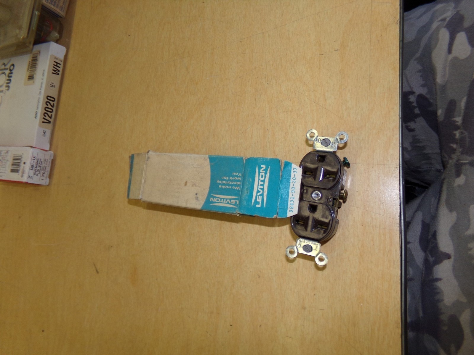 NEW Leviton 98491-90-20-37 Duplex Receptacle Outlet *FREE SHIPPING*