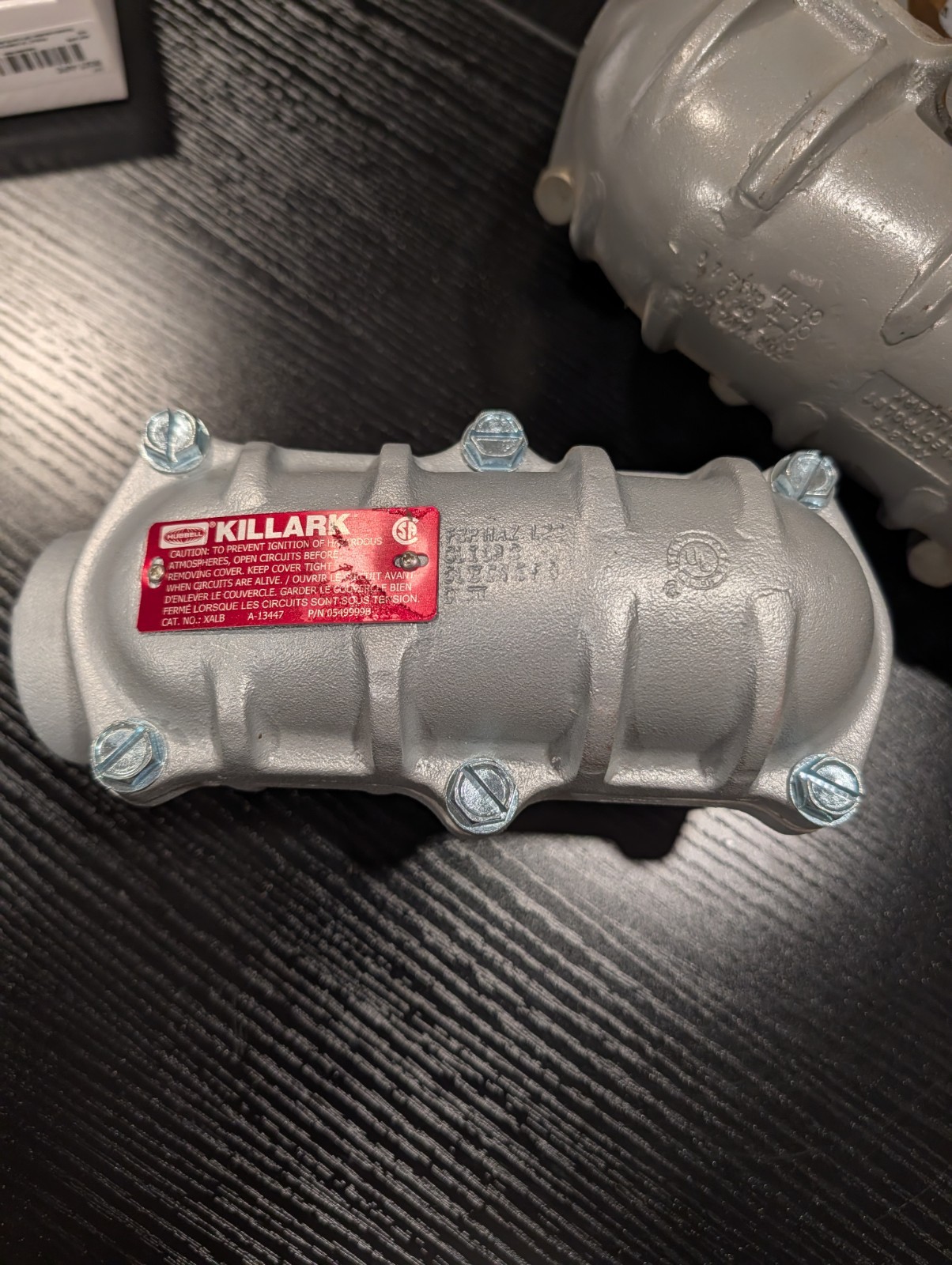 Hubbell Killark XALB-5 Conduit Body XALB5 1-1/2″ Aluminum – Actual Unit