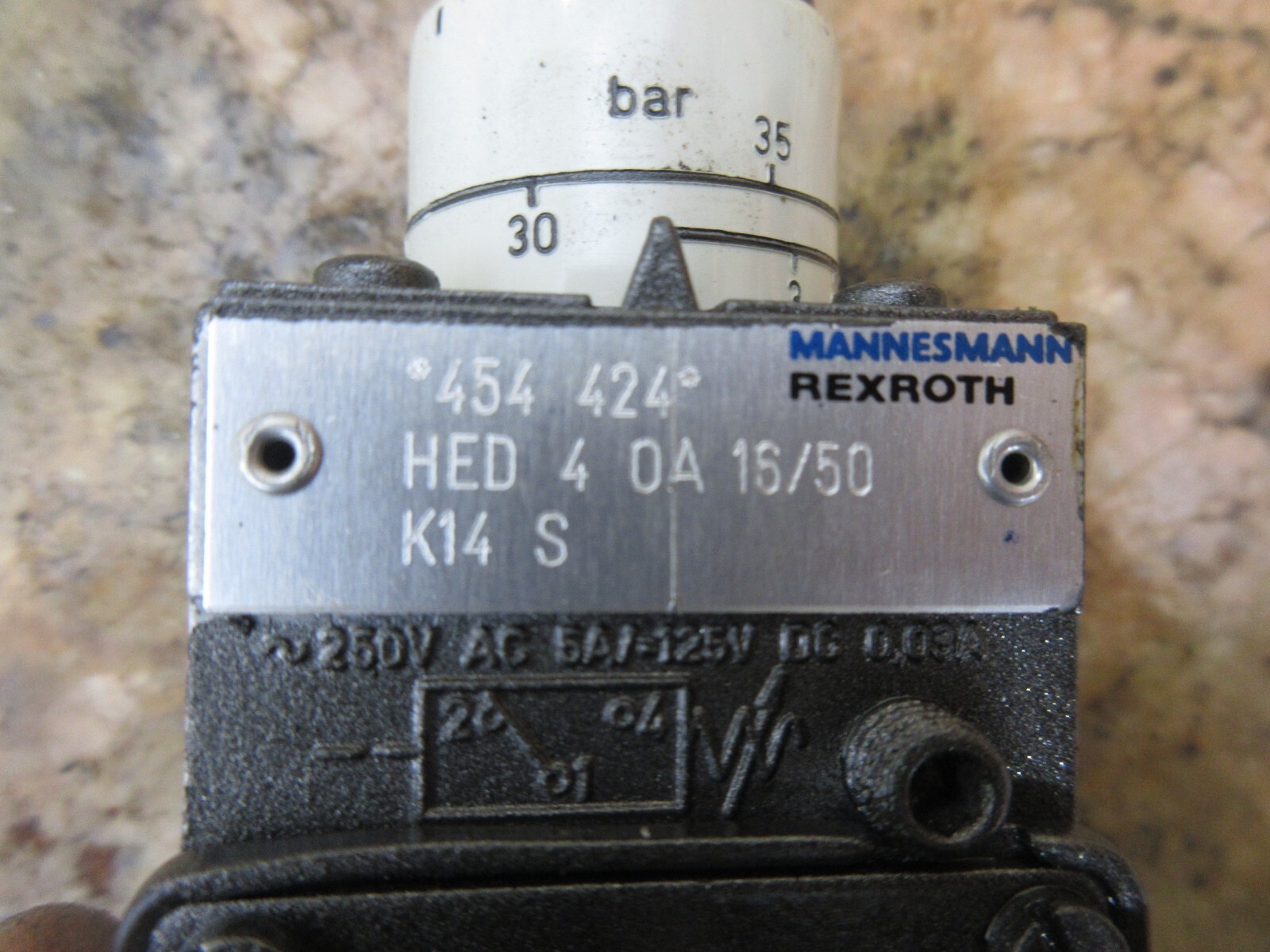 REXROTH MANNESMANN VALVE 454 424 HED 4 0A 16/50 K14 S 250V AC 125V DC EACH 1