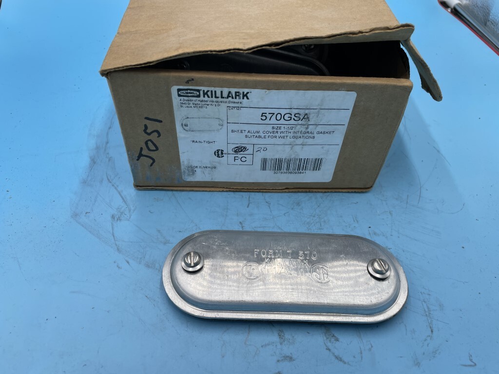 1 lot of 30 Killark 570GSA Conduit