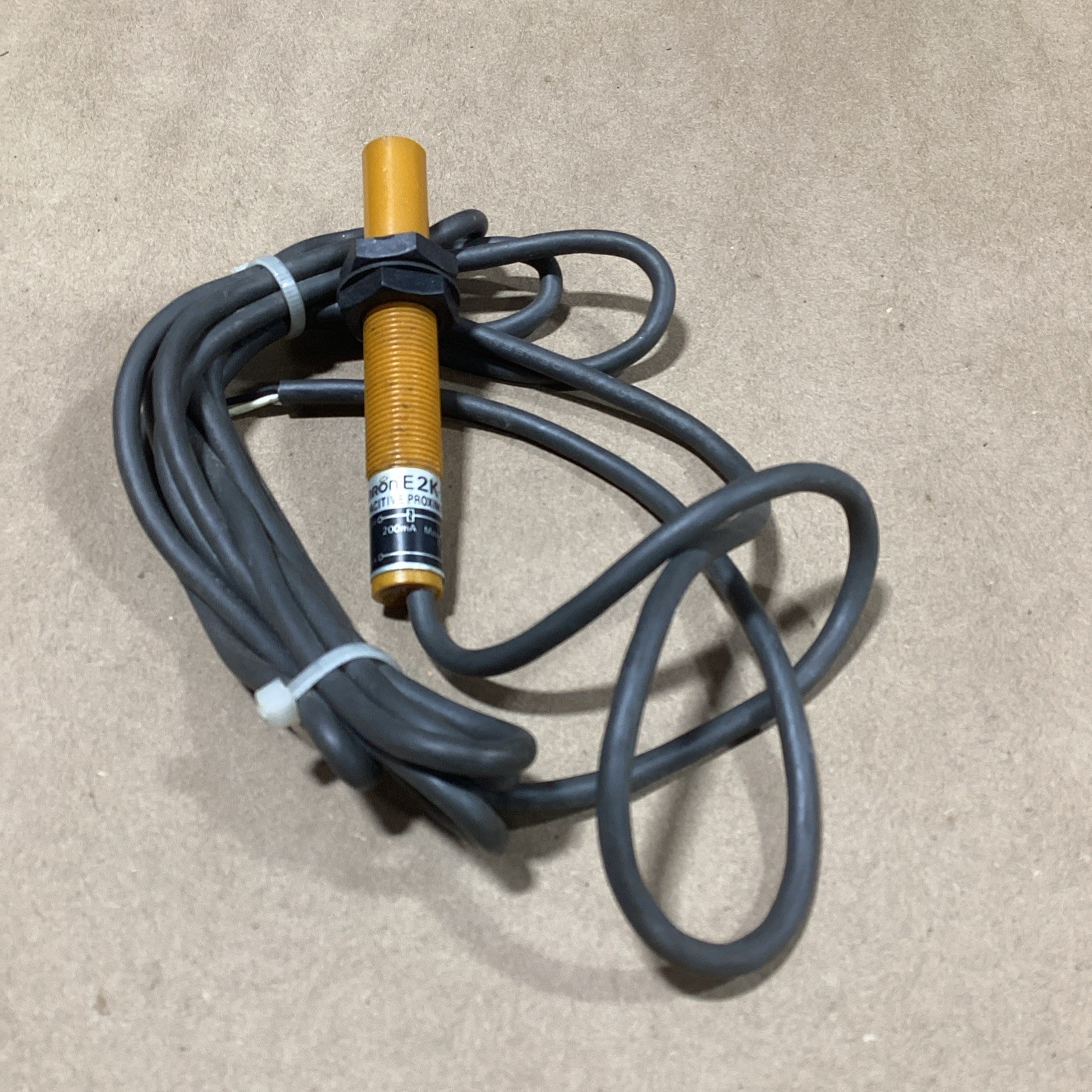 OMRON E2K-X4MY CAPACITIVE PROXIMITY SWITCH UNMP