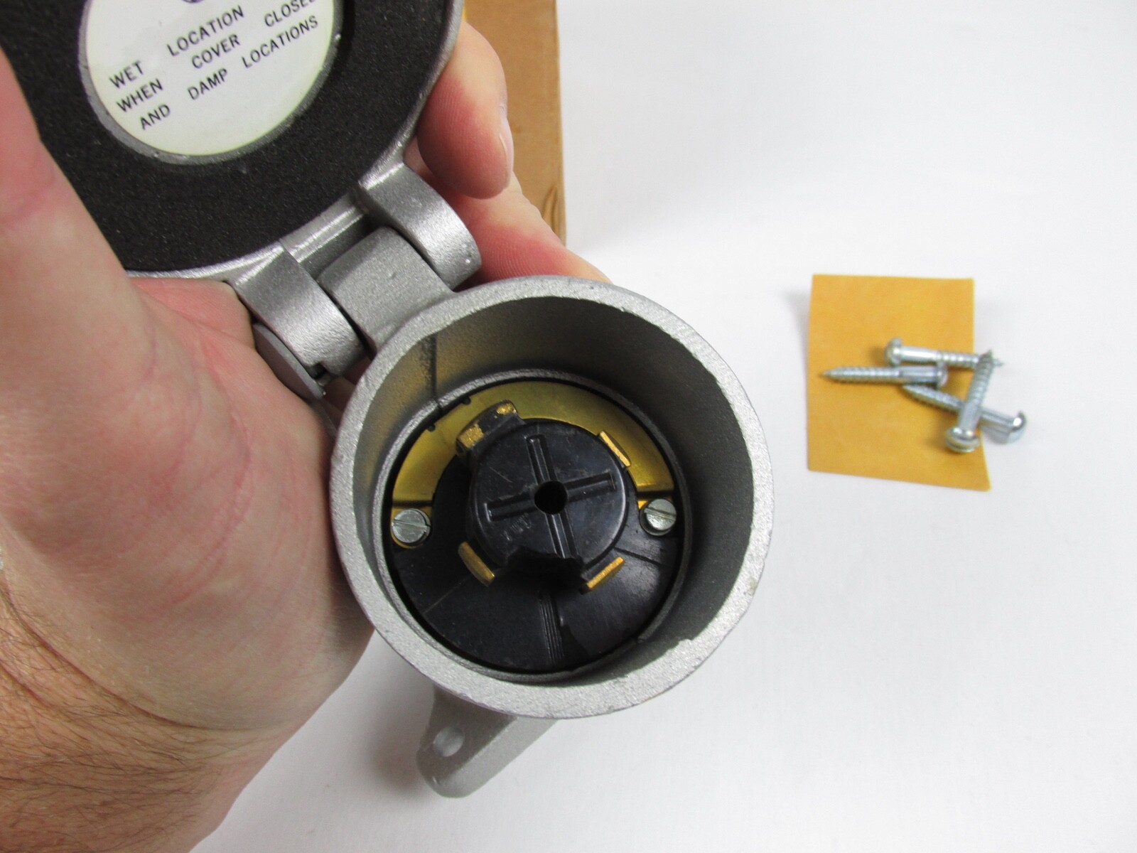 Hubbell 21447 Hubbellock Angle Weatherproof Inlet 30A/600VAC, 20A/250VDC NOS