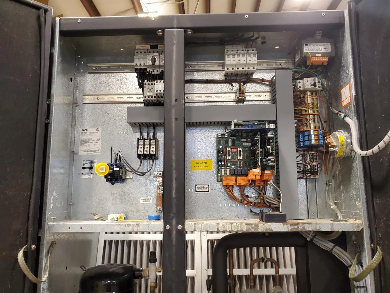 APC PG211D-KAXXX-H3XXX Precision InRoom AC 460V 3Ph 73500 BTU