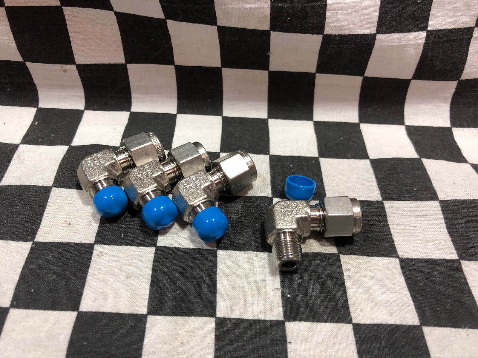 LOT OF 4 SWGELOK MALE ELBOW 1/4″ TUBE X 1/8″ NPT, SS-400-2-2, SHIPSAMEDAY #X1A