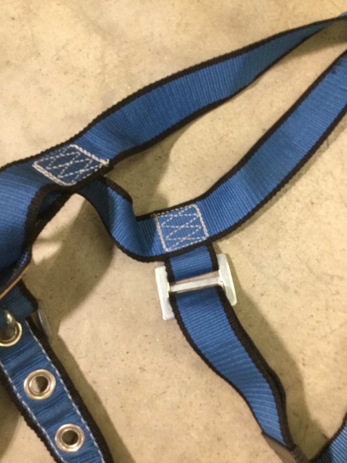 Uvex T601 Full Body Harness, XL, Tongue Buckle Leg Straps, Blue