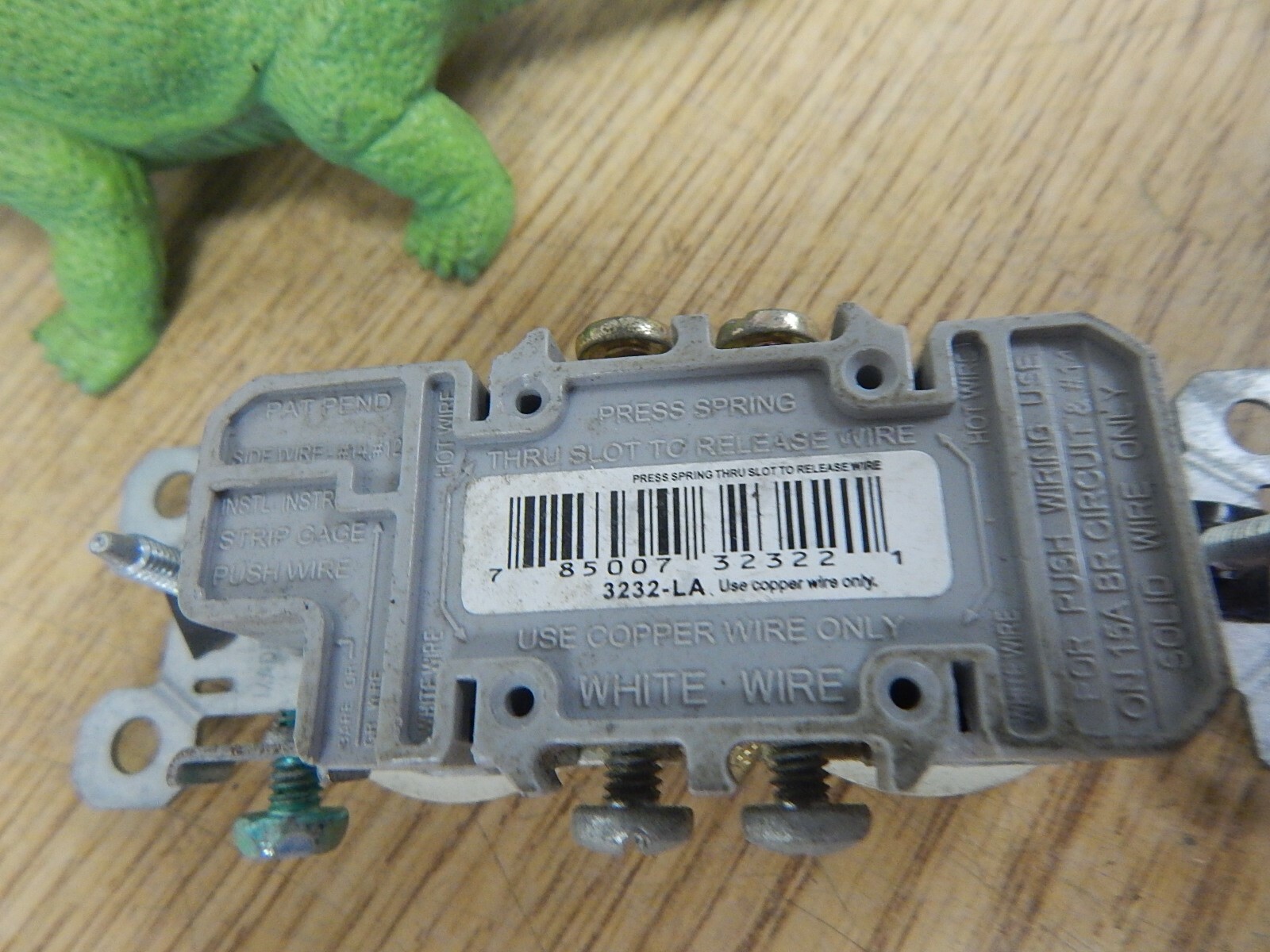 Pass & Seymour 3232-LA F4331 Duplex Receptacle Outlet Lot of 4 *FREE SHIPPING*