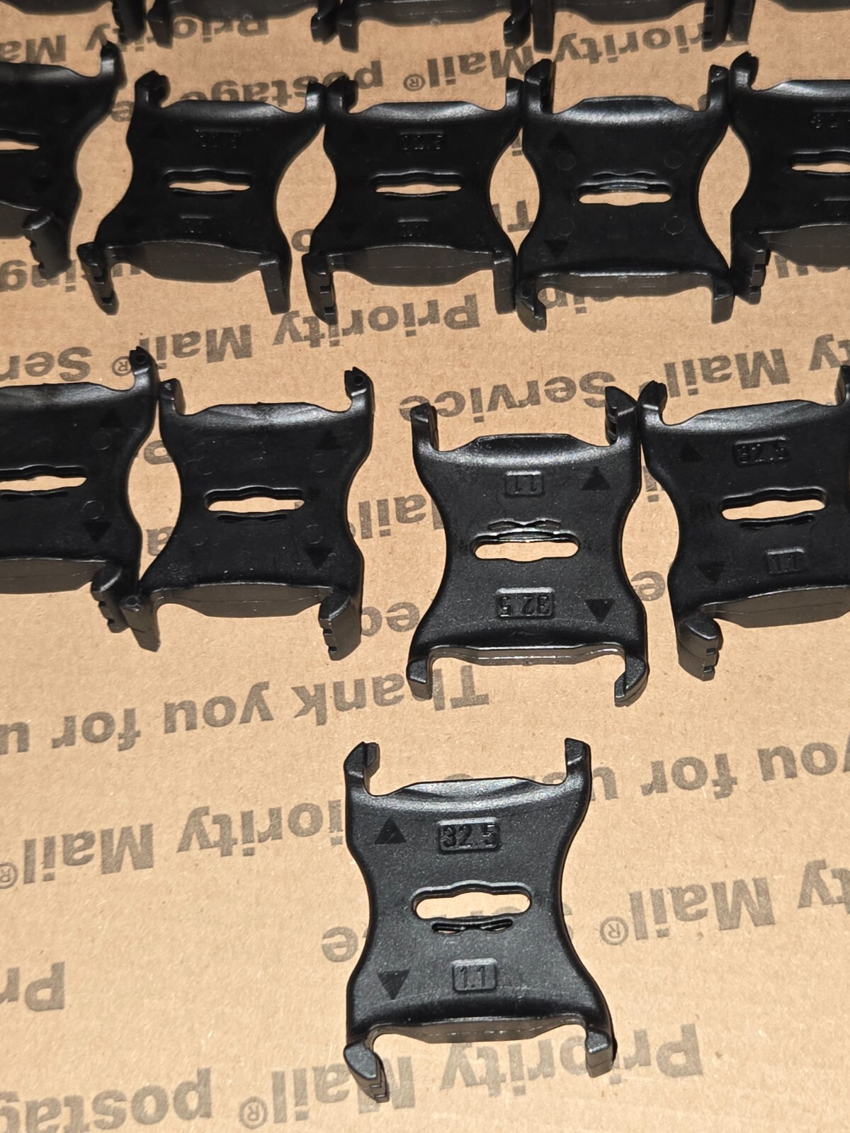 Lot of 49 Igus 32.5 Plastic Cut Off Bridge Track Energy chain 1.1