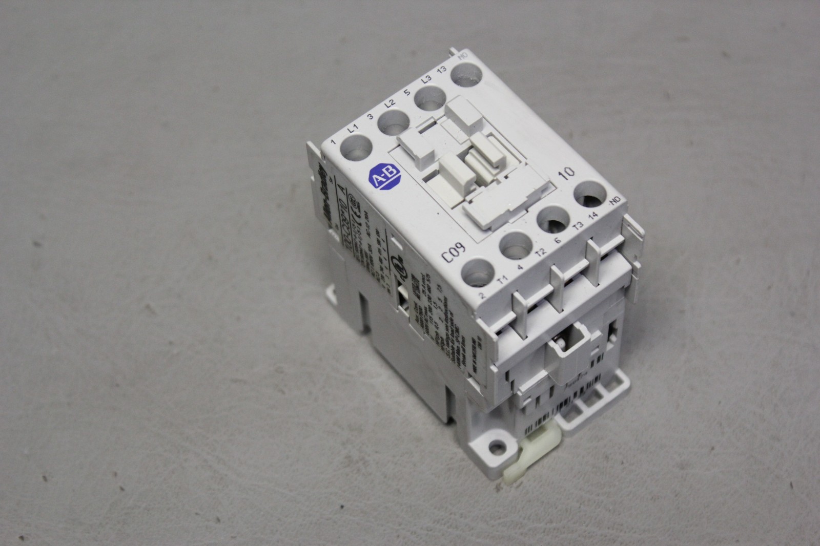 ALLEN BRADLEY 100-C09*10 1100 COIL CONTACTOR SERIES A